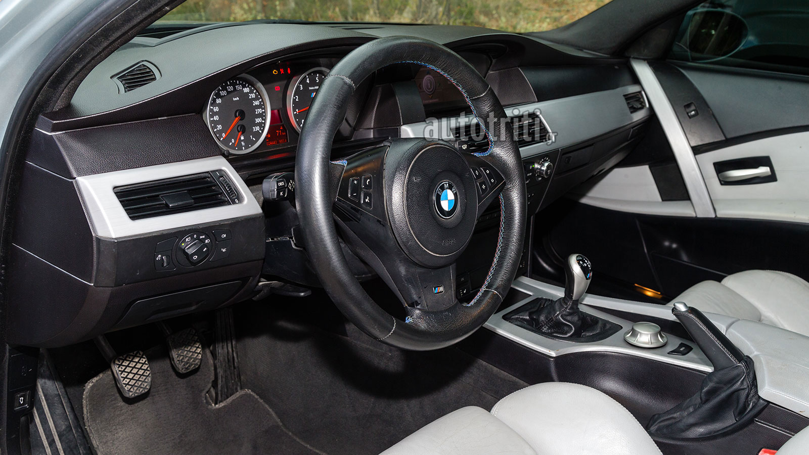 Αυτή είναι η ελληνική BMW M5 νεκροφόρα που έγινε viral παγκοσμίως!