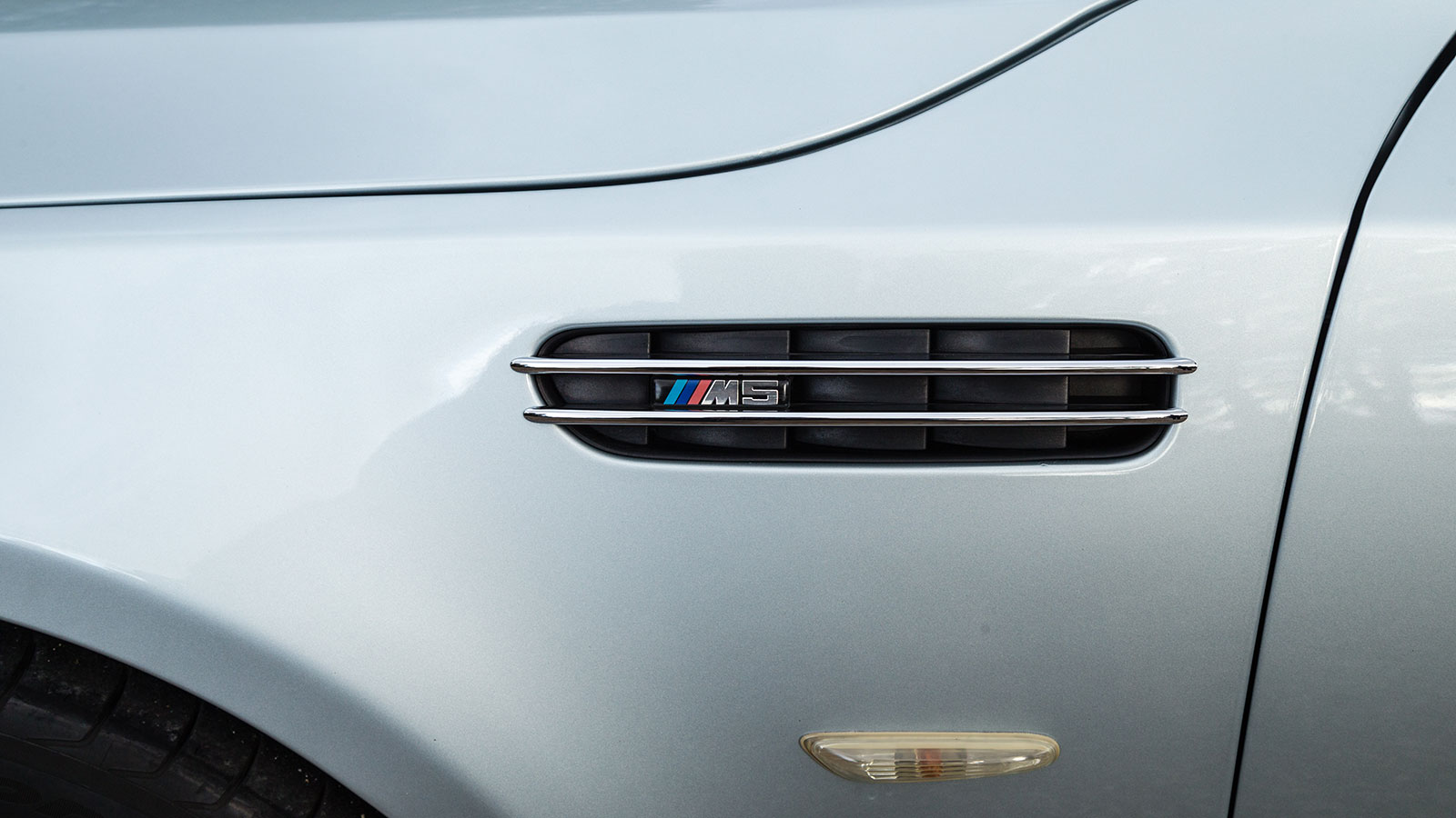 Αυτή είναι η ελληνική BMW M5 νεκροφόρα που έγινε viral παγκοσμίως!