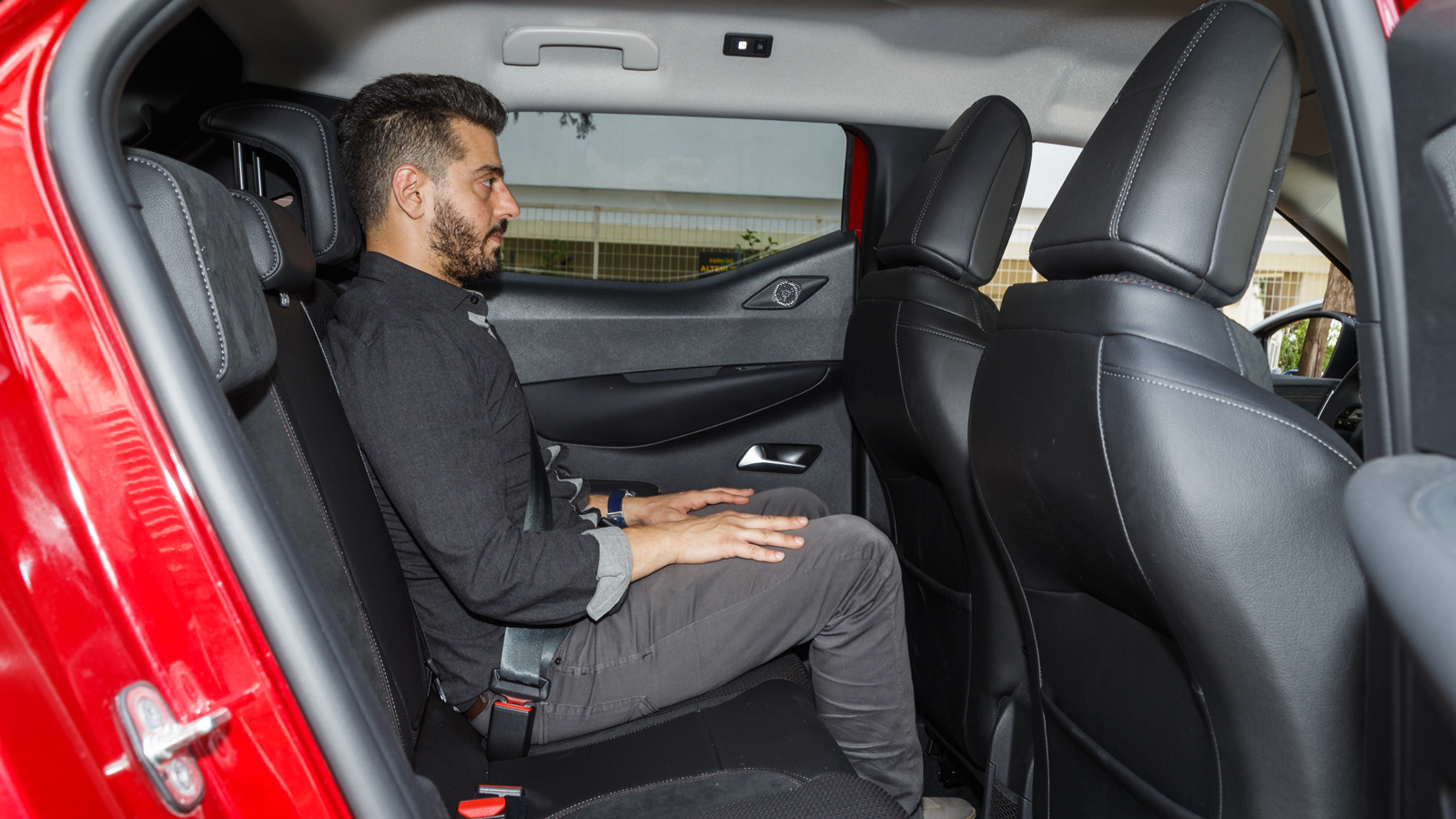 Ικανοποιητικοί χώροι για 4 επιβάτες, ενώ ο χώρος αποσκευών έχει όγκο 350 λίτρα. Τον τελευταίο θα τον θέλαμε μεγαλύτερο είναι η αλήθεια, όπως καλοδεχού