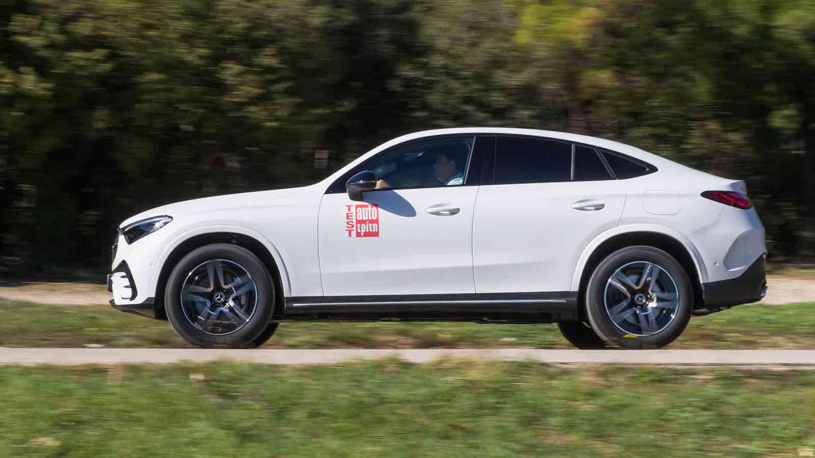 Εύκολα «κολλάς» με την κομψότητα, τα τονισμένα καπούλια και τη σχεδιαστική αρμονία της Mercedes GLC Coupe, που είναι ένα από το πιο όμορφα κουπέ SUV τ