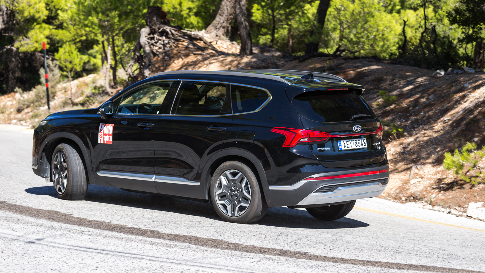 Το plug-in υβριδικό Hyundai Santa Fe προσφέρει σπουδαία ποιότητα κύλισης και εξαιρετική άνεση. Ο θόρυβος στην καμπίνα είναι ιδιαίτερα χαμηλός και οι α