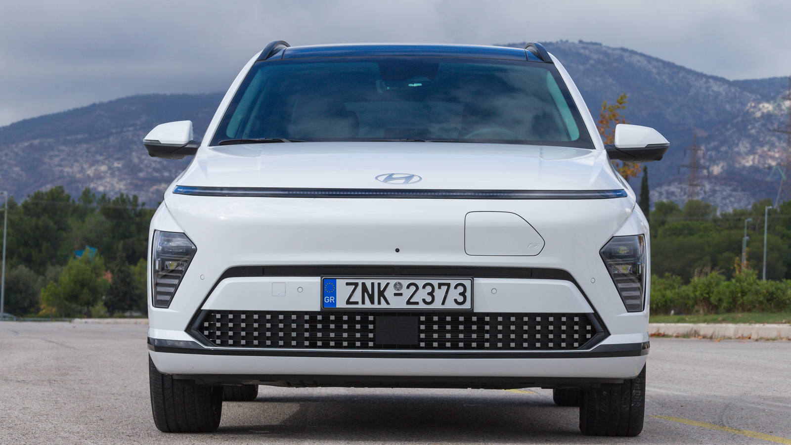 Το Kona Electric βγάζεις εύκολα μια εβδομάδα με γεμάτη μπαταρία και παράλληλα έχει ικανοποιητική αυτονομία και στο ταξίδι.