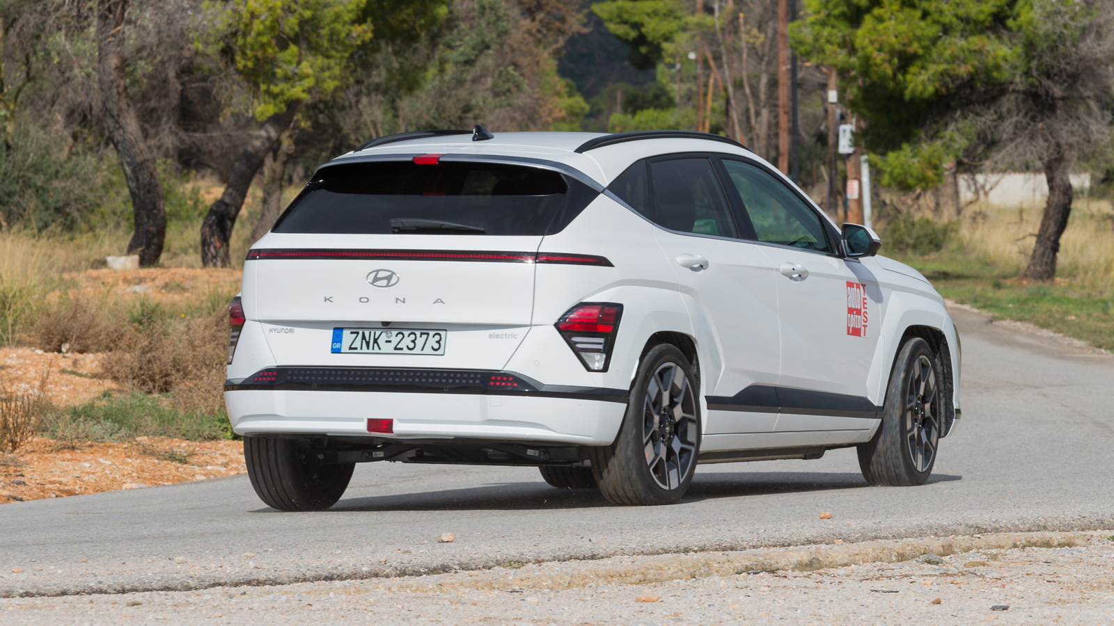 Σε καθημερινούς ρυθμούς η ευχάριστα σφιχτή οδηγική αίσθηση, η ακρίβεια και η ευκολία του χειρισμού, καθώς επίσης και η ζωντάνια των επιταχύνσεων προσμ