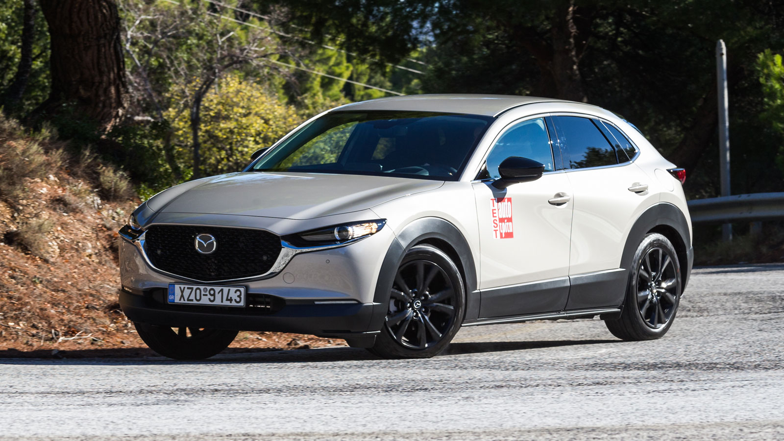 Το Mazda CX-30 είναι οδηγοκεντρικό και πιο premium σε ποιότητα.
