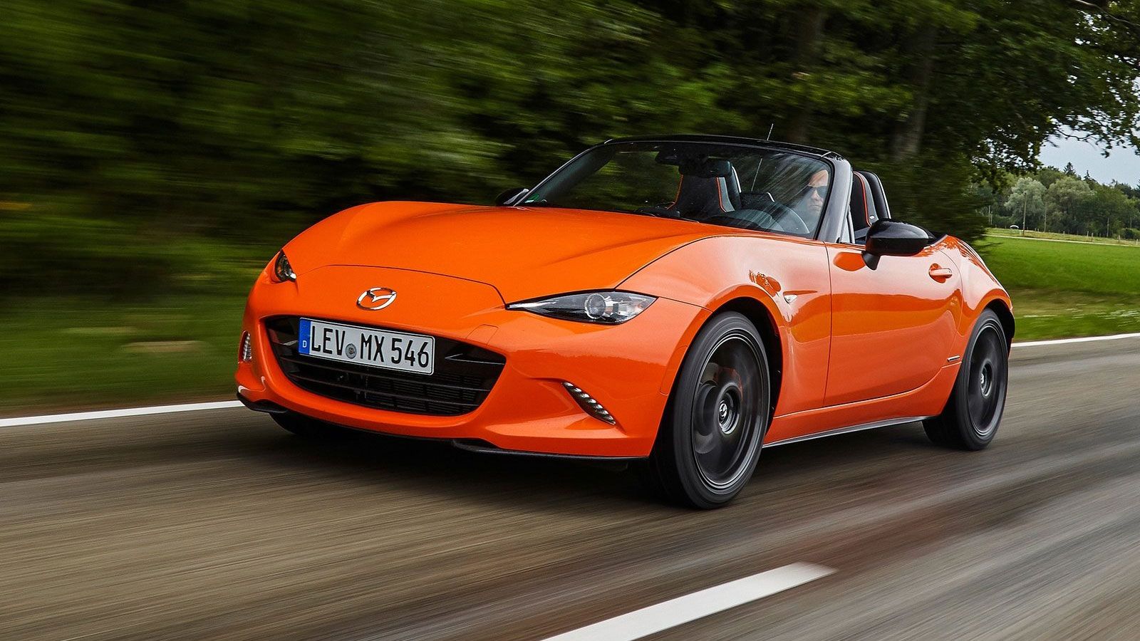 Αιώνια πιστή στο MX-5 δηλώνει η Mazda