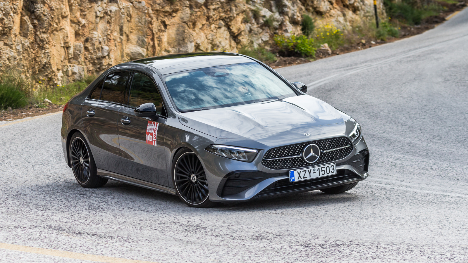 Η Mercedes-Benz είναι μια μάρκα όπου οι μπερλίνες αποτελούν σημείο αναφοράς, για αυτό και τολμά να προσφέρει ένα σεντάν αμάξωμα σε μια κατηγορία που κ
