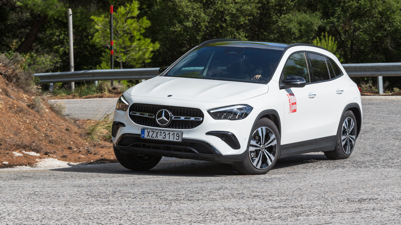 Σαφώς καλύτερη ποιότητα κύλισης προσφέρουν οι στάνταρ τροχοί των 18 ιντσών σε σχέση με τους 19άρηδες που είχε το μοντέλο που δοκιμάσαμε πριν την ανανέ