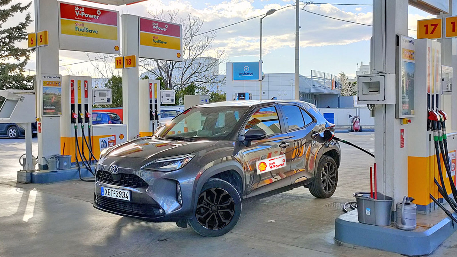 Η V-Power Unleaded 98 (98 οκτανίων, σύμφωνα με τη Shell, βελτιώνει την απόδοση στους κινητήρες των υβριδικών οχημάτων και συνολικά αφαιρεί 100% τα ιζή