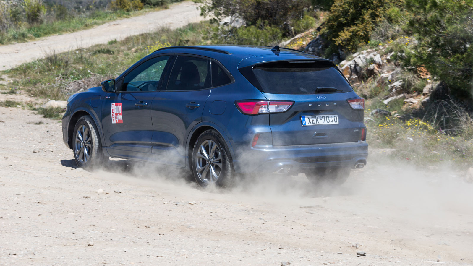 Ακόμα και σε δοκιμασίες που υποβάλλαμε το Kuga PHEV και που δεν ταιριάζουν τόσο με το χαρακτήρα του, όχι μόνο δε «βρήκε», αλλά χάρη στο ειδικό πρόγραμ