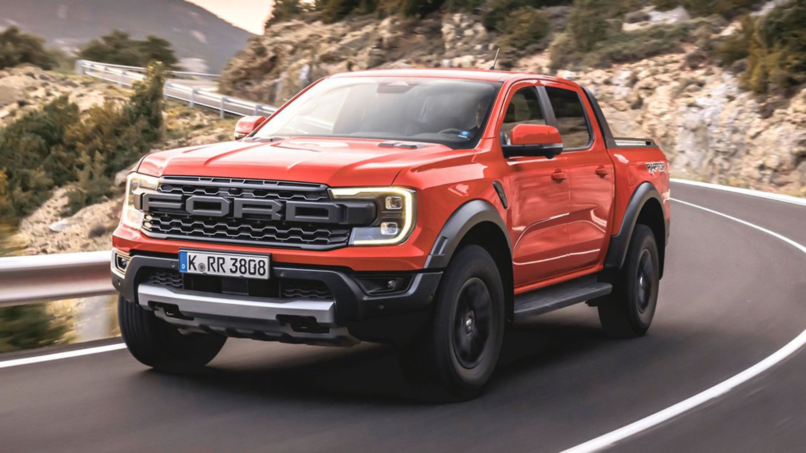 Ford Ranger Raptor: Ο πιο «αγωνιάρης αγρότης» επέστρεψε... ντούρος!