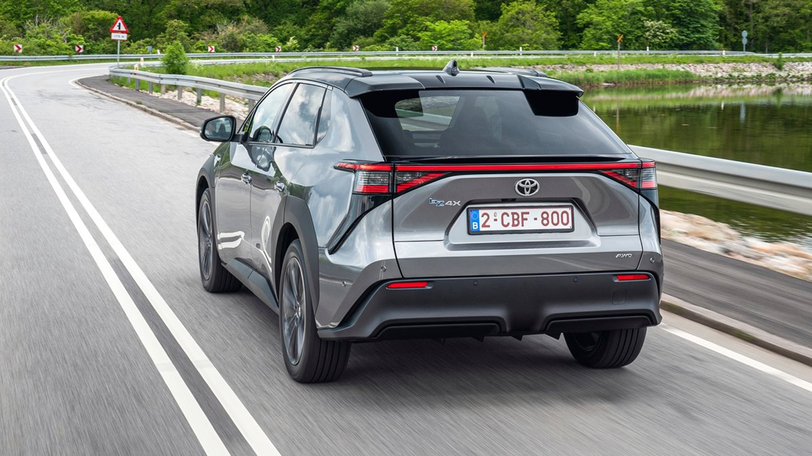 Η Toyota δείχνει το μέλλον των μπαταριών: 1.500 χλμ. με 10' φόρτιση