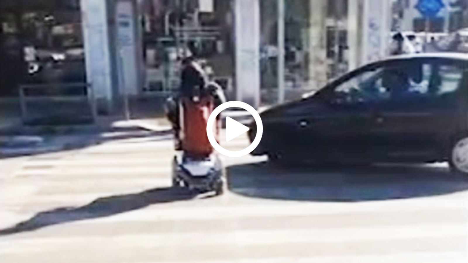 Πήγε να σκοτώσει ΑμεΑ που περνούσε νόμιμα από διάβαση