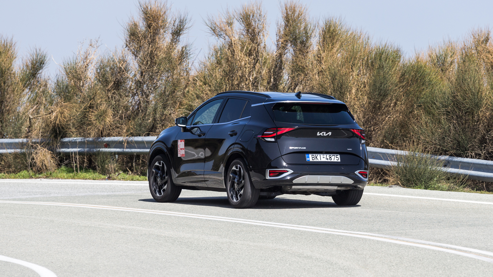 Σε πιο γρήγορους ρυθμούς το Sportage είναι αρκετά προβλέψιμο και ουδέτερο, με τα πολλά στάνταρ συστήματα υποβοήθησης να ενισχύουν το ασφαλές προφίλ το