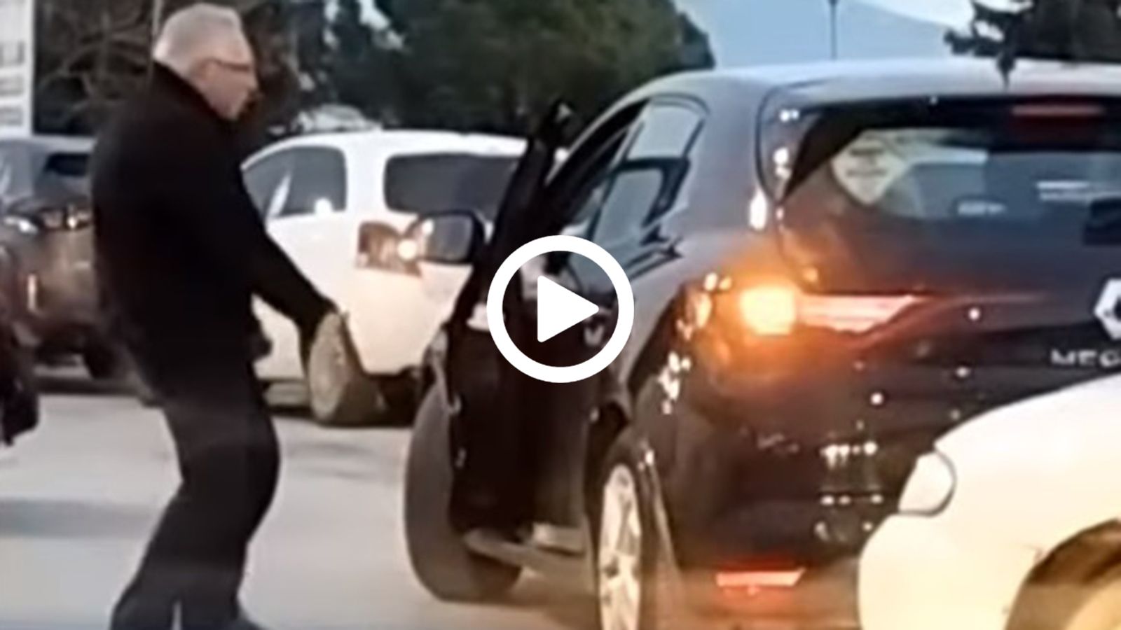 Πόσο άνδρα σε κάνει ότι ξερνάς βρισίδια πάνω σε γυναίκα; 