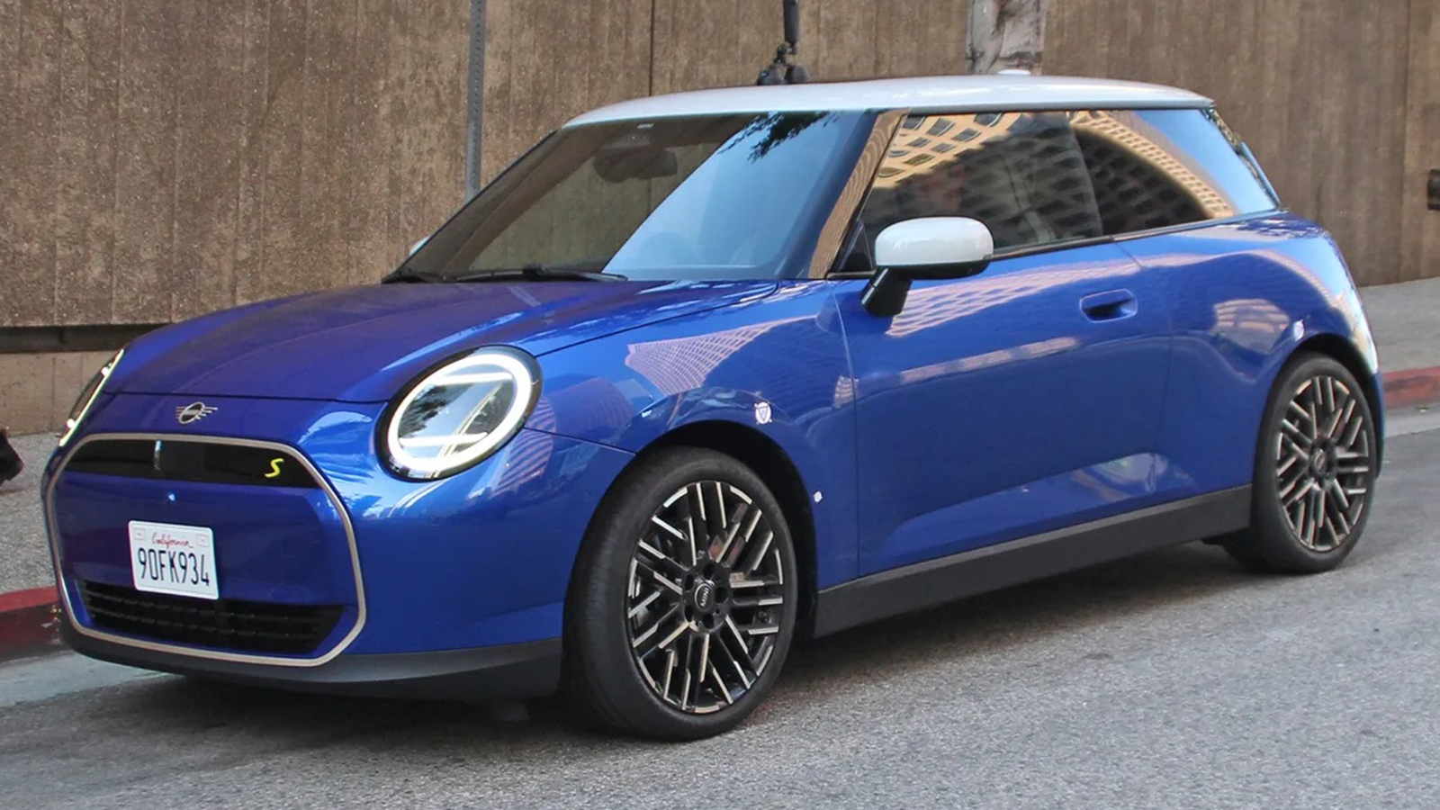 Με ψηφιακή & ολοστρόγγυλη οθόνη το νέο ηλεκτρικό MINI Cooper