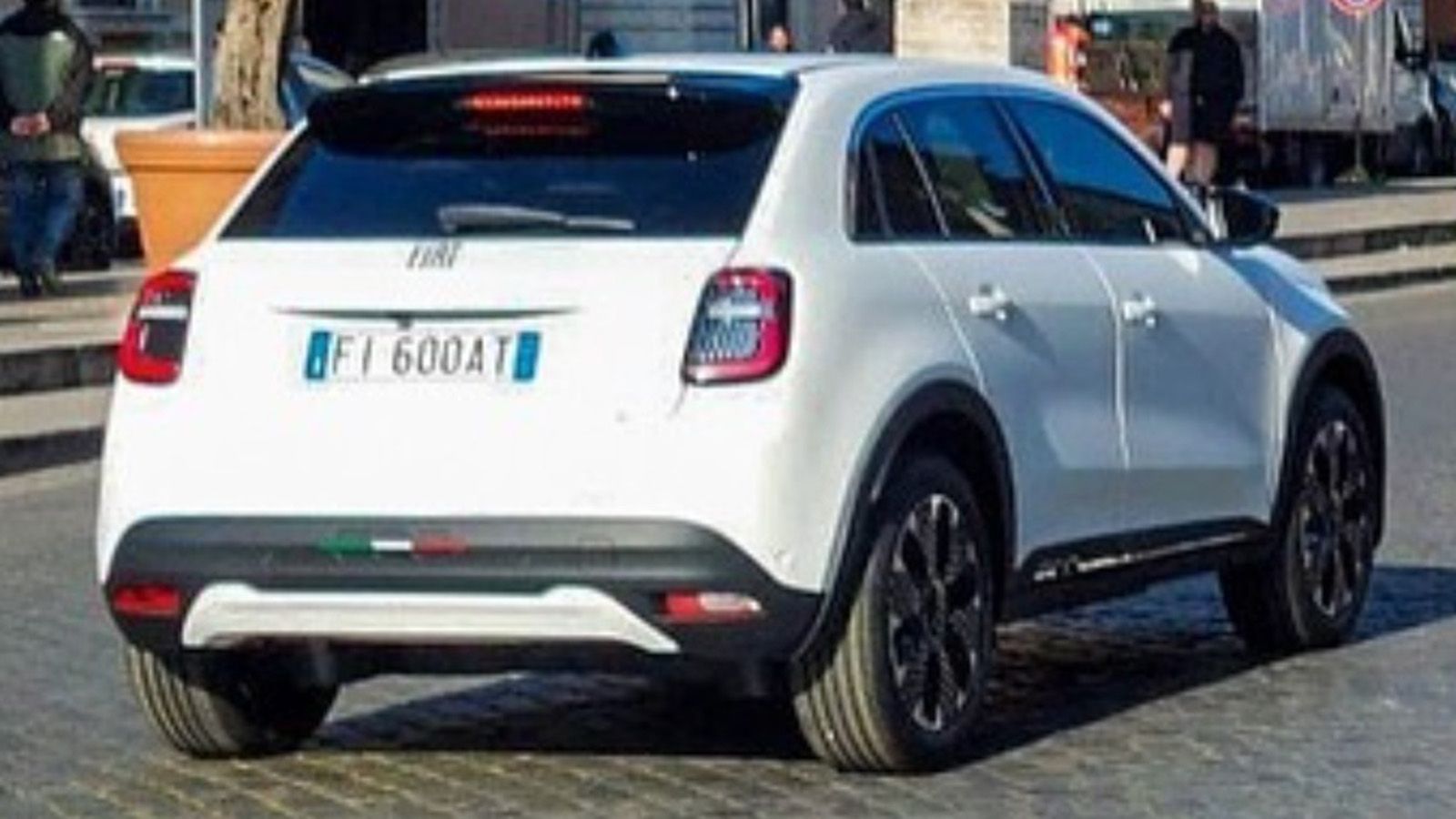 «Γυμνό» για πρώτη φορά το νέο Fiat 600