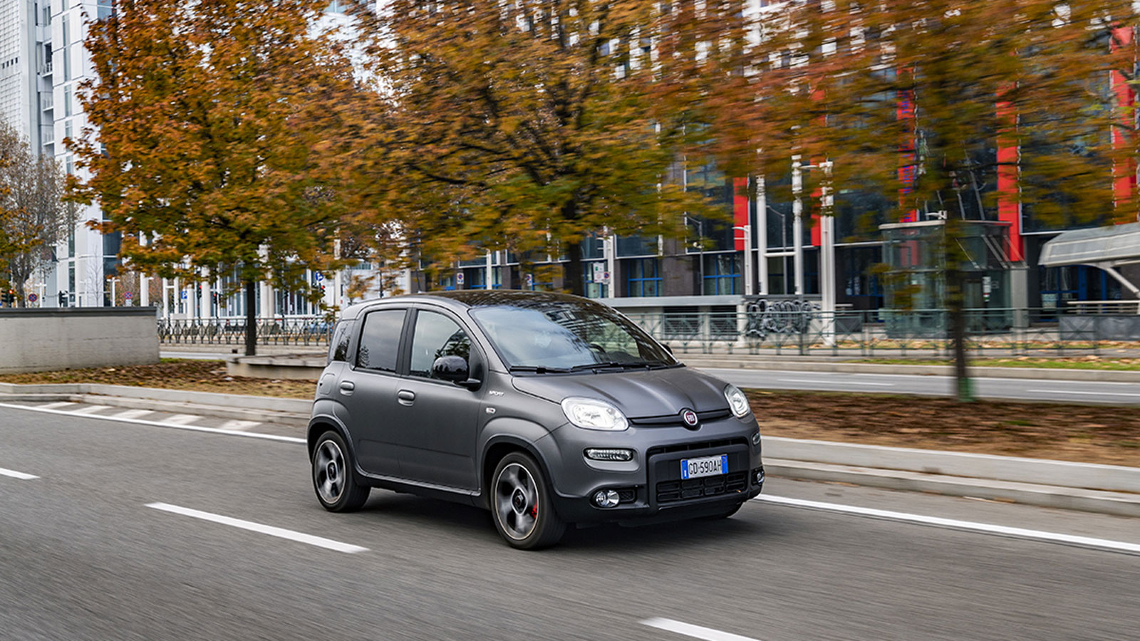 Η ήπια υβριδική τεχνολογία του Fiat επιτρέπει αμιγώς ηλεκτρική κίνηση έως 30 χλμ./ώρα, για αυτό και εντός πόλης η κατανάλωση βρίσκεται στα 6,5 λτ./100