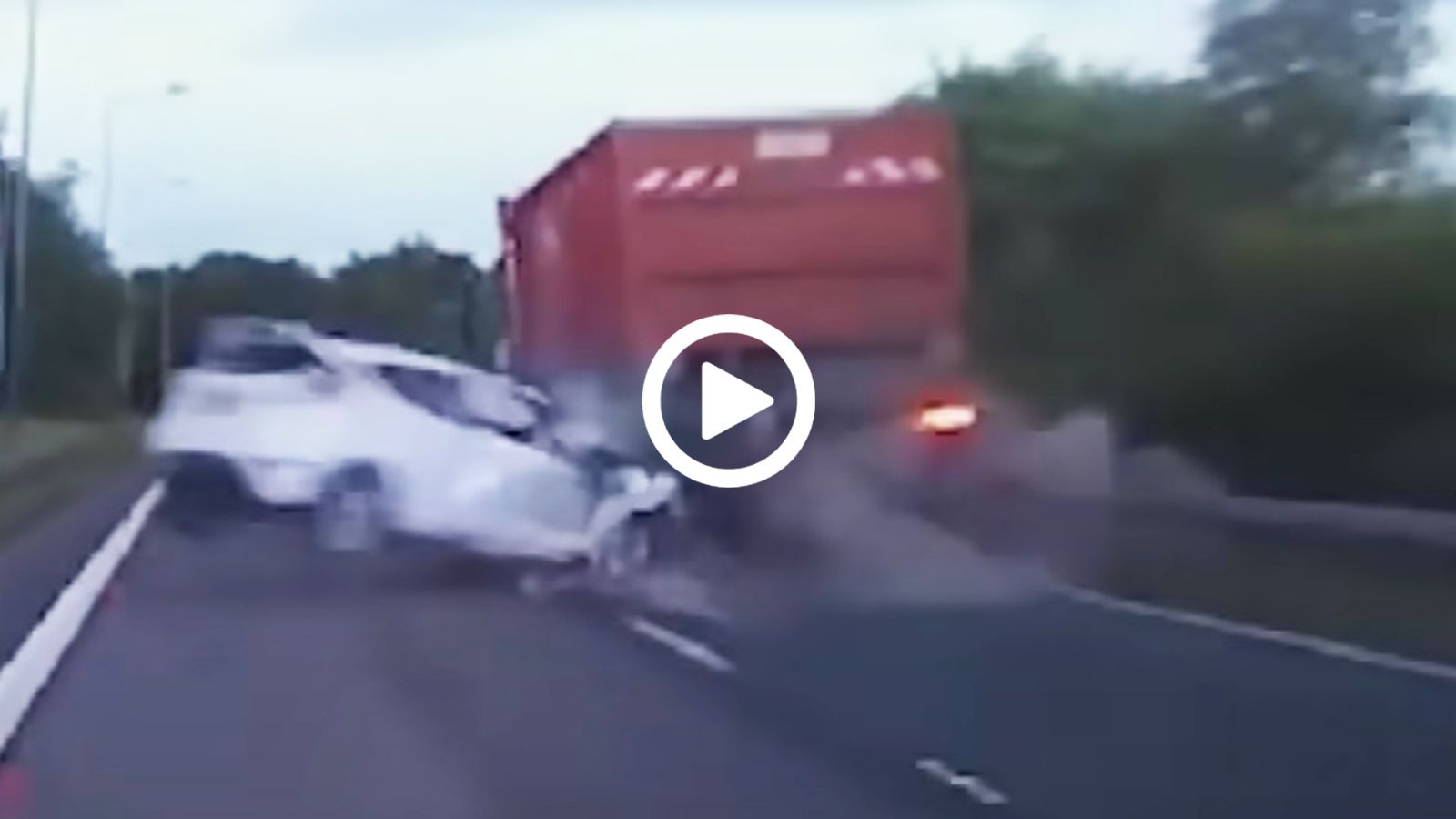 Ποινή χάδι για 19χρονο που στούκαρε σε νταλίκα με 160 km/h!