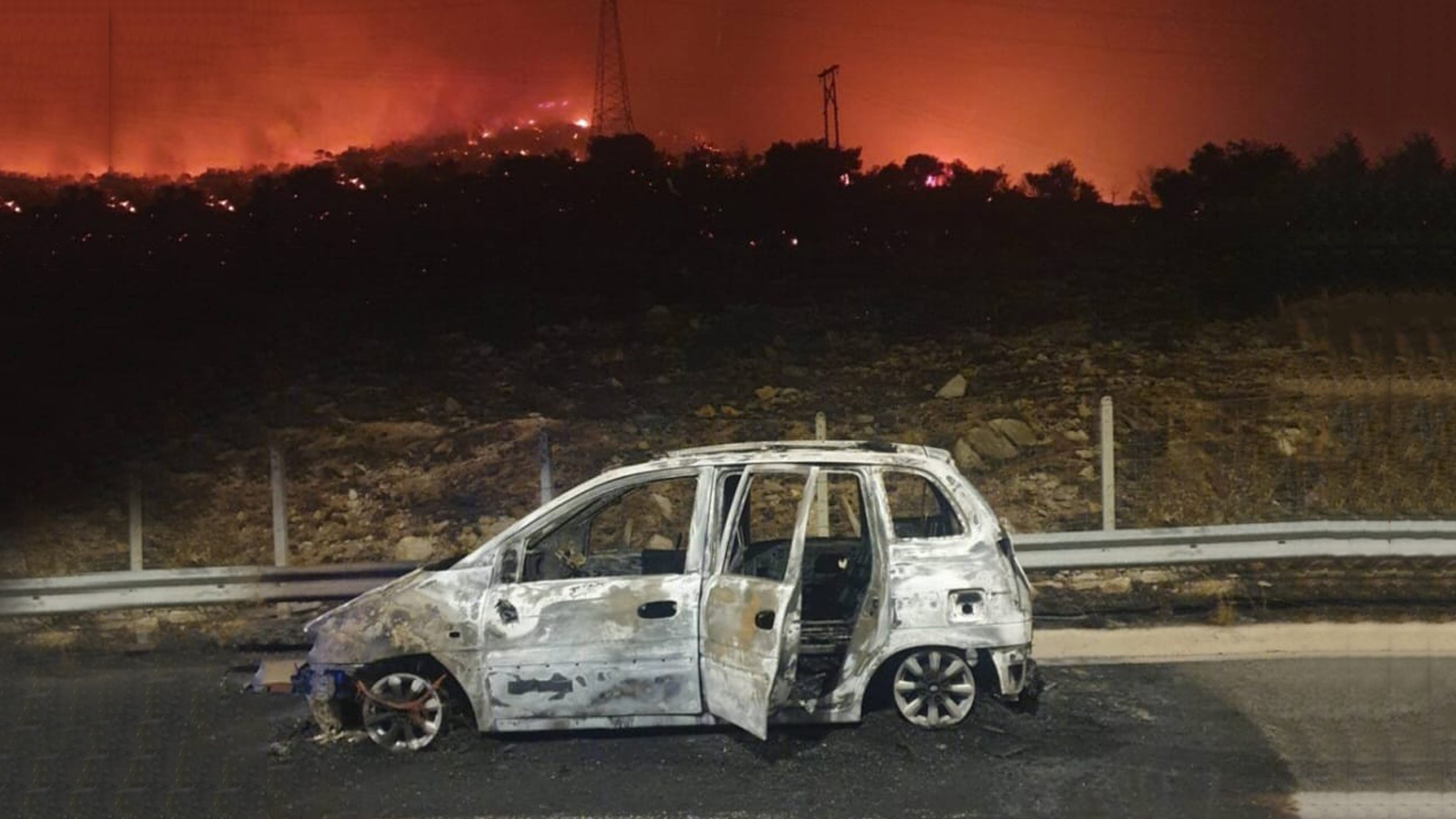 Αυτοκίνητο έπιασε φωτιά στην Εθνική Οδό & προκάλεσε πυρκαγιά