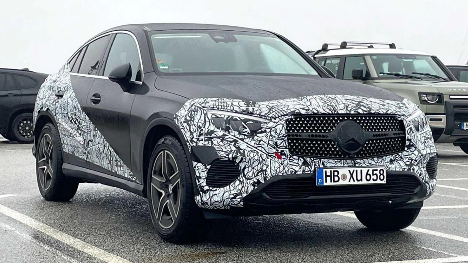 «Ημίγυμνη» σε δοκιμές η Mercedes GLC Coupe