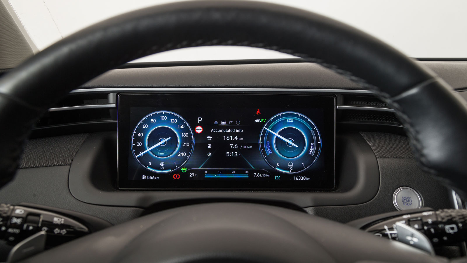 Μπορεί να φαίνονται πολλά τα 230 άλογα, αλλά το full hybrid Hyundai Tucson «παντρεύει» τις εξαιρετικές επιδόσεις με την συγκρατημένη κατανάλωση (γύρω 