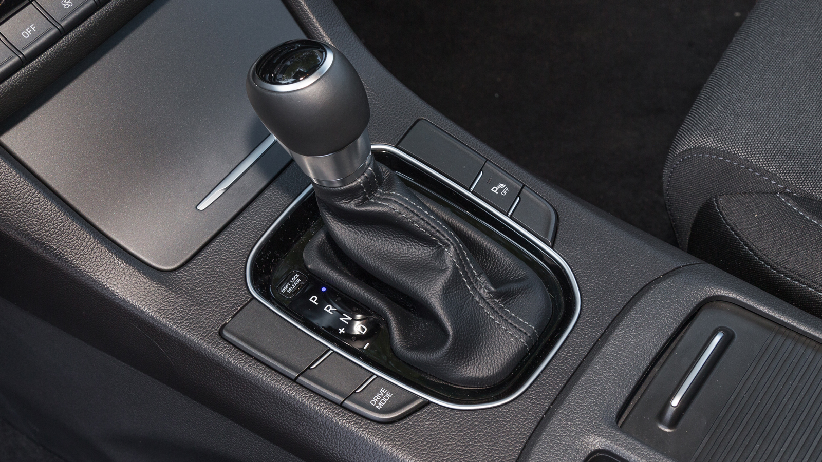 Ήπια υβριδικό, τούρμπο, 120 ίπποι και αυτόματο κιβώτιο διπλού συμπλέκτη. Όλα αυτά από 22.690 ευρώ. Tιμή που μάλιστα συνδυάζεται με ένα πλούσιο εξοπλισ