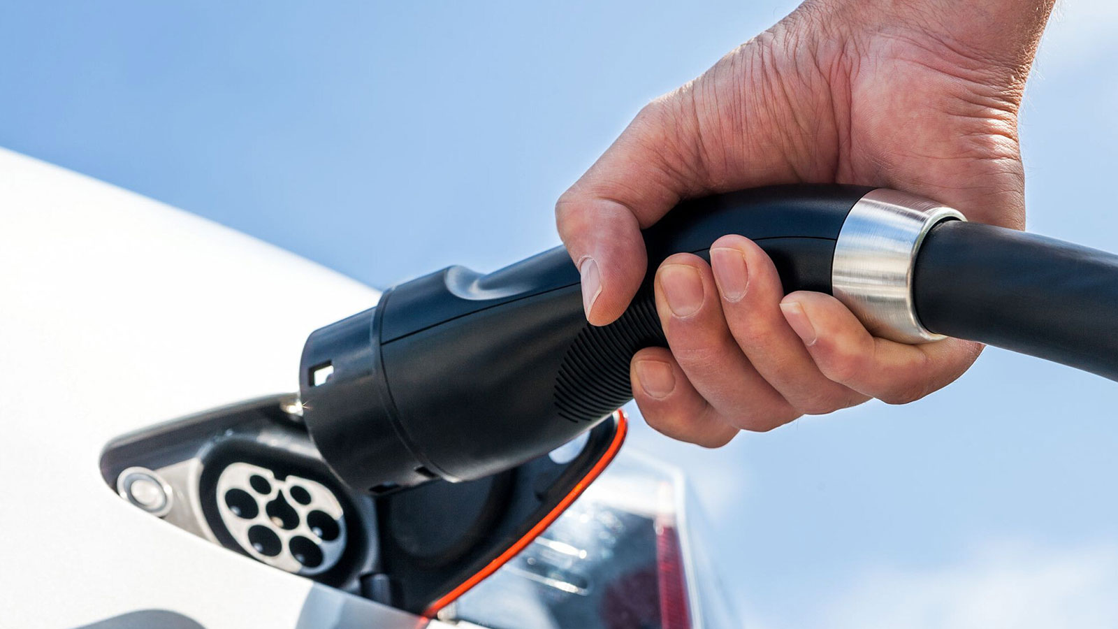 Ανοίγει η πλατφόρμα «Φορτίζω Παντού» - Ποιοι είναι οι δικαιούχοι