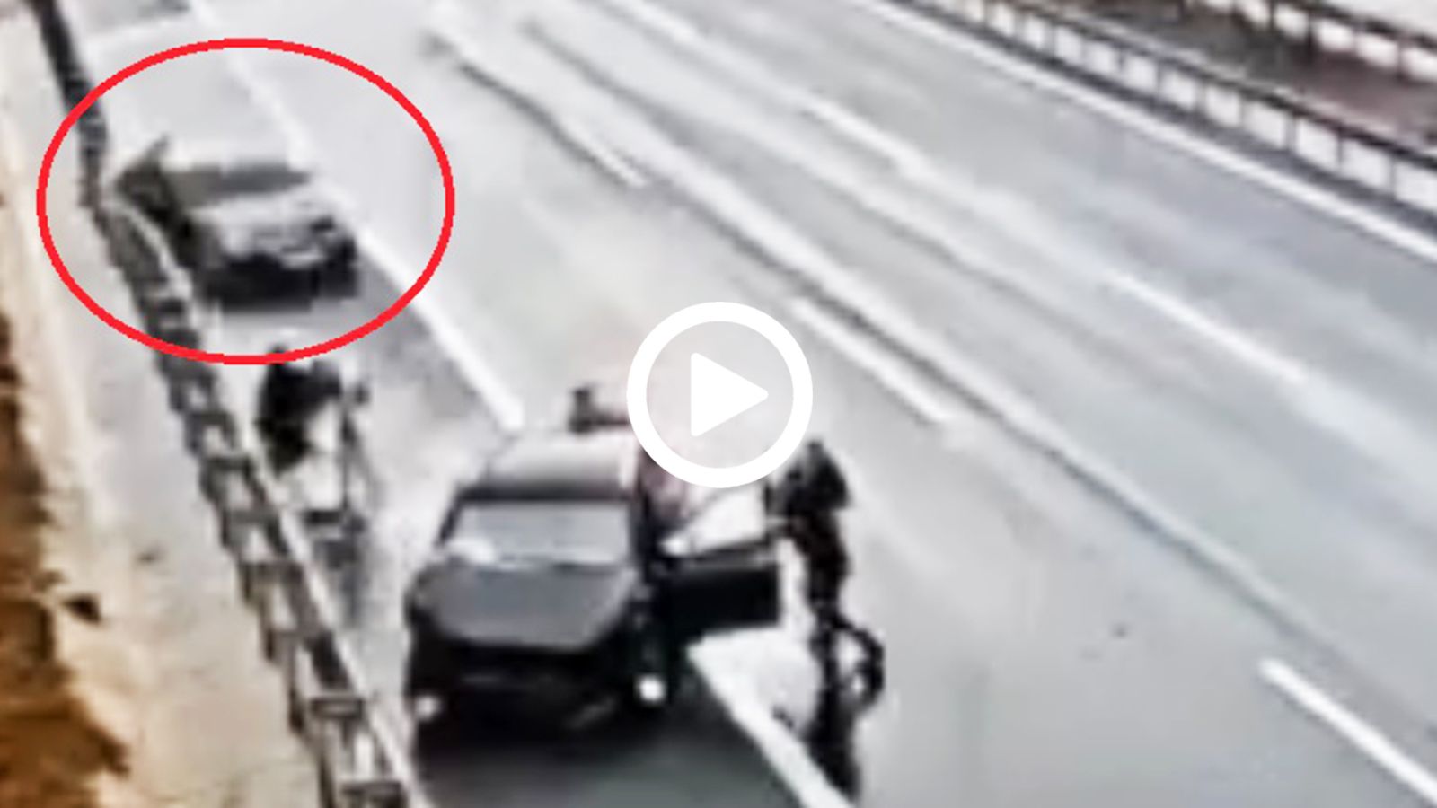 Αυτοκίνητο παίρνει σβάρνα και διαμελίζει τρεις ανθρώπους 