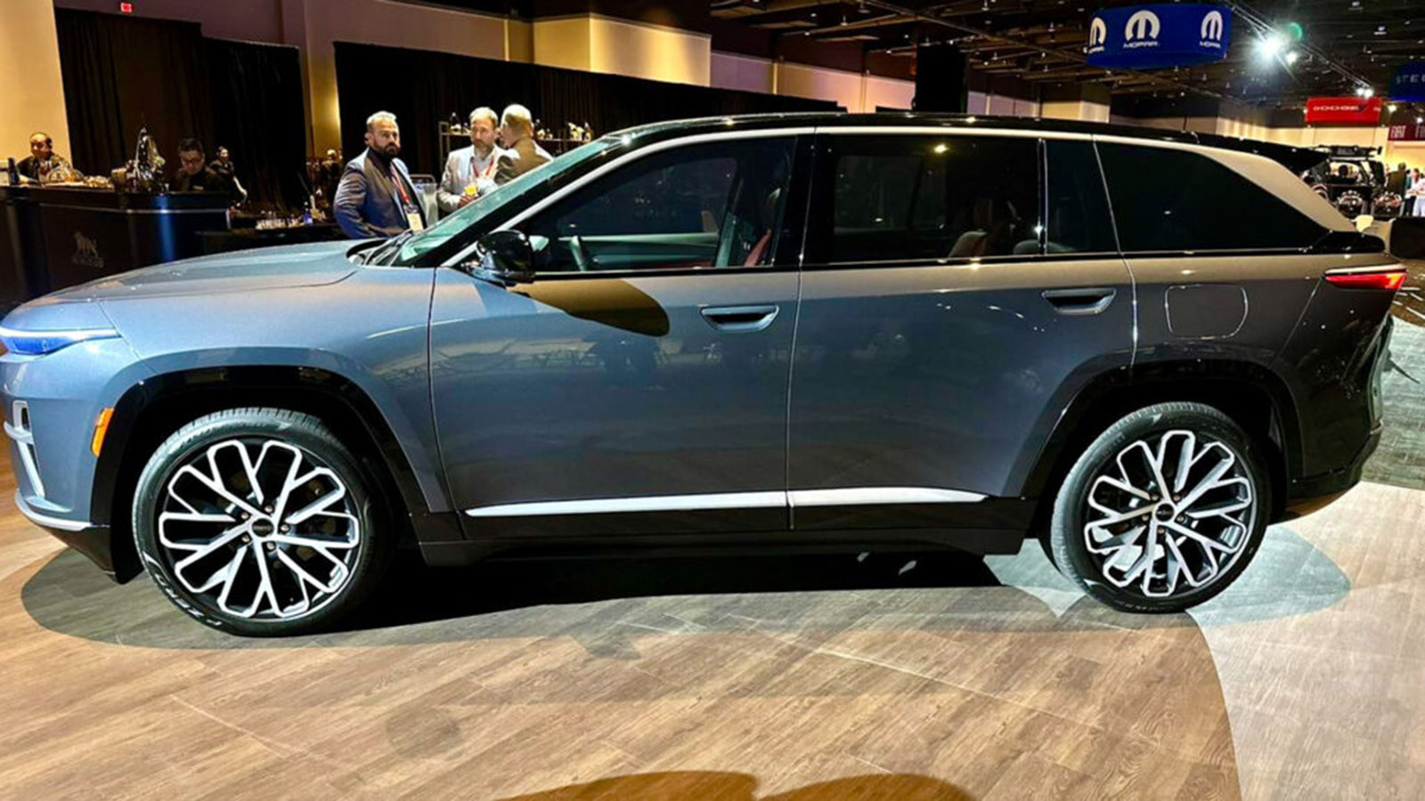Πρωταγωνιστές σε εκδήλωση τα ηλεκτρικά Jeep Recon και Wagoneer