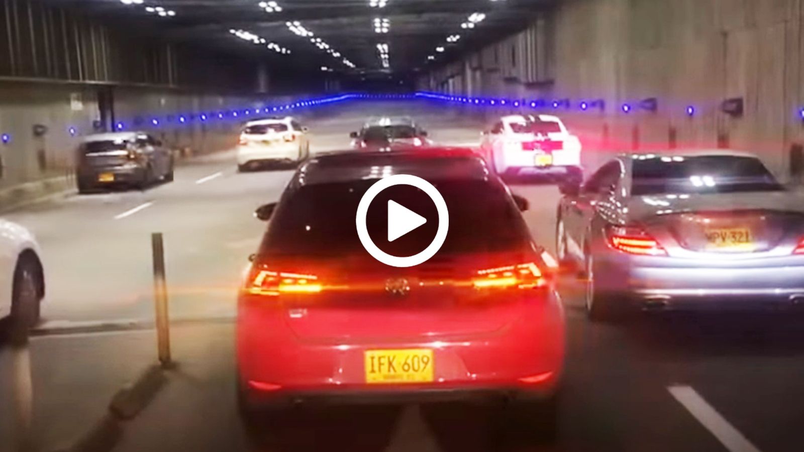 Έγινε τούρτα με Mercedes-AMG A 45 στην κόντρα του αιώνα