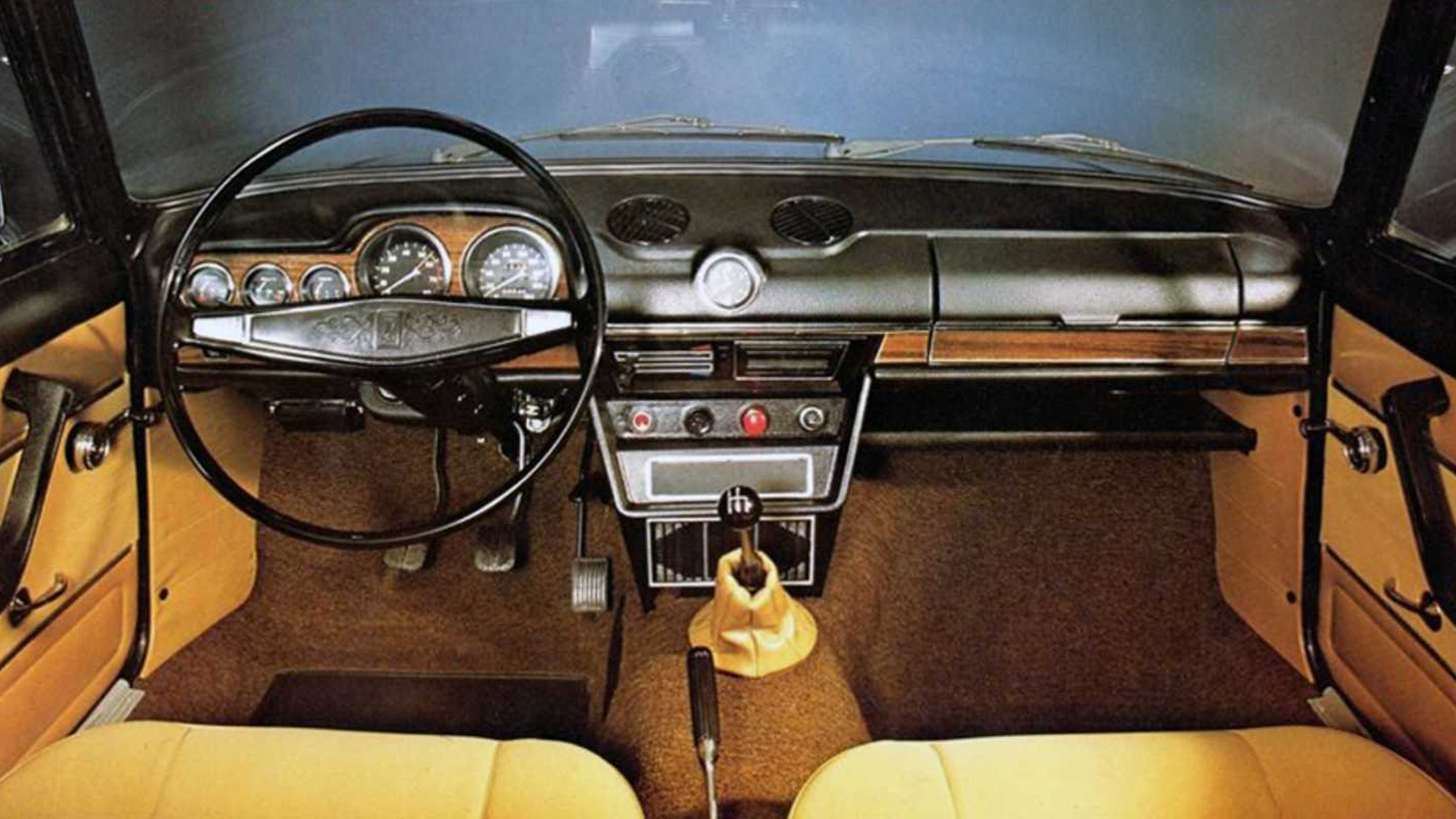 το εσωτερικό του premium Lada 2106.