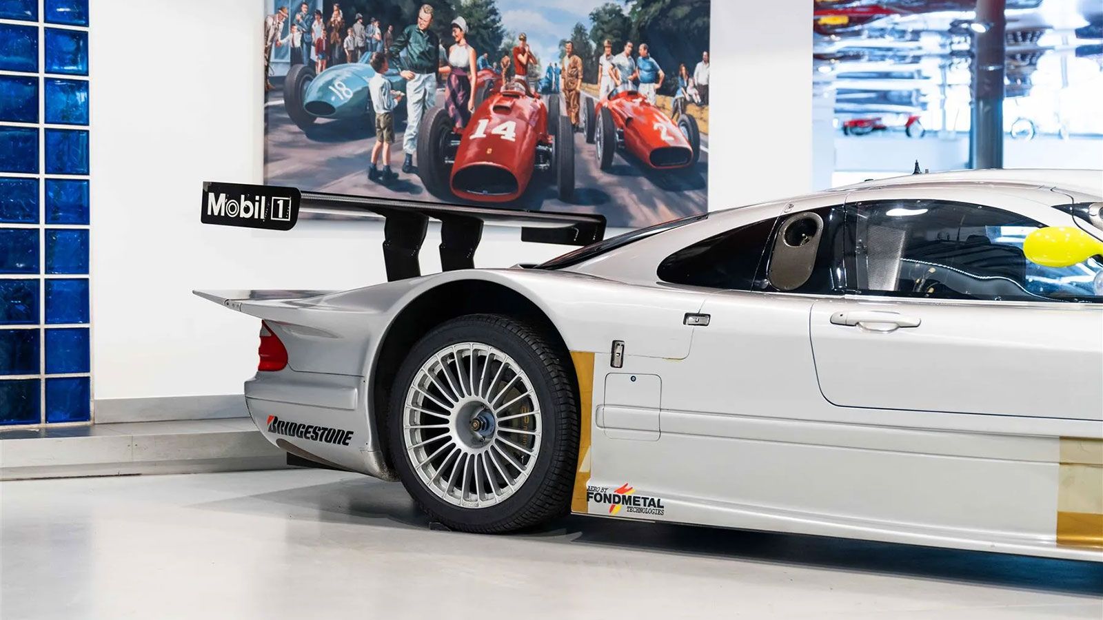 Πίσω πλευρά.