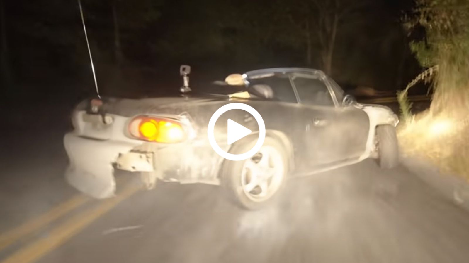 Άναρχο Miata NB λικνίζεται σαν χέλι σε σφικτό στροφιλίκι 