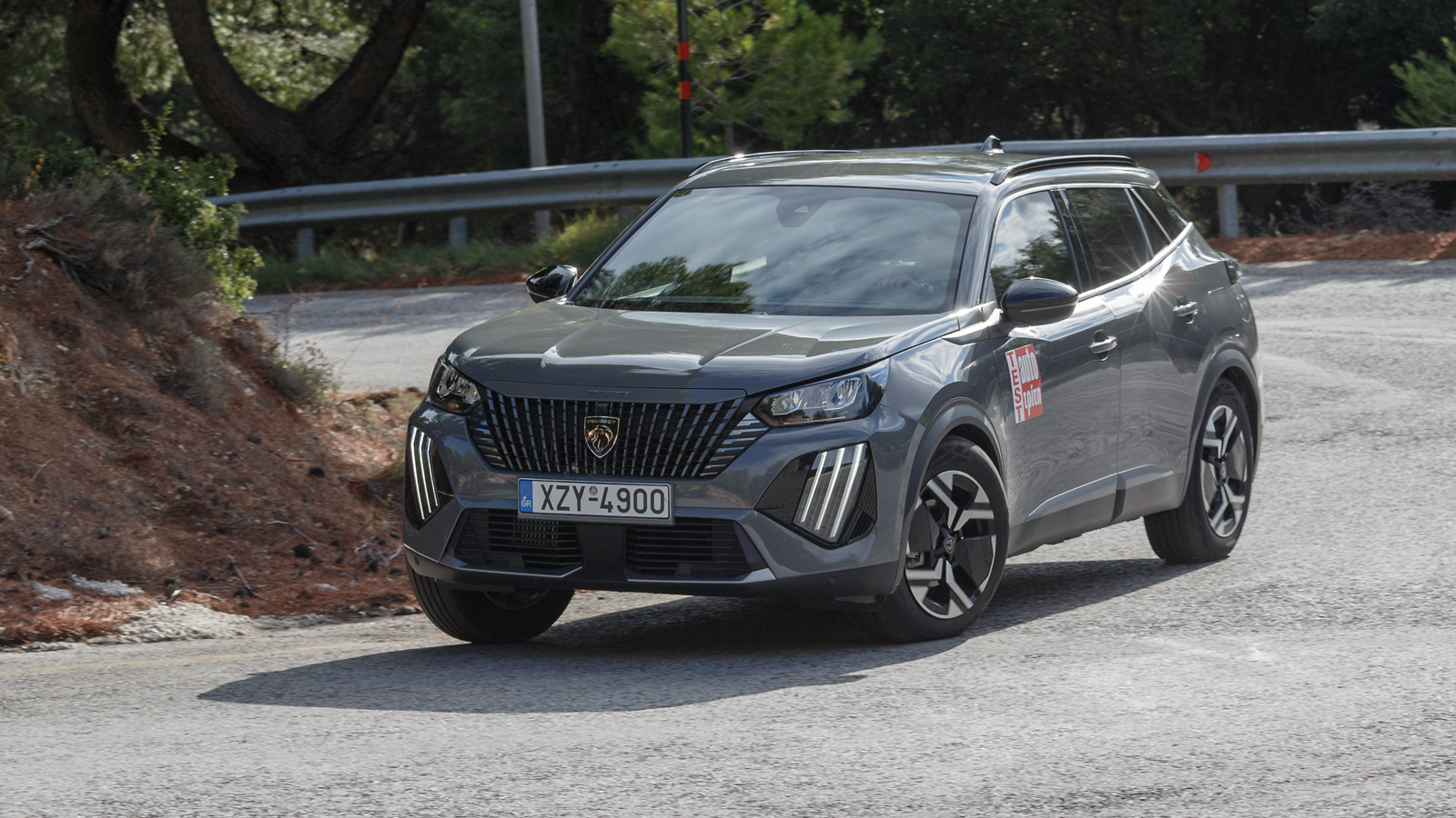 Με χαμηλή τιμή (24.100¤) το ανανεωμένο Peugeot 2008 παραμένει μοντέρνο σχεδιαστικά και ποιοτικό ως προς την κατασκευή του, προσφέροντας και έναν πλούσ