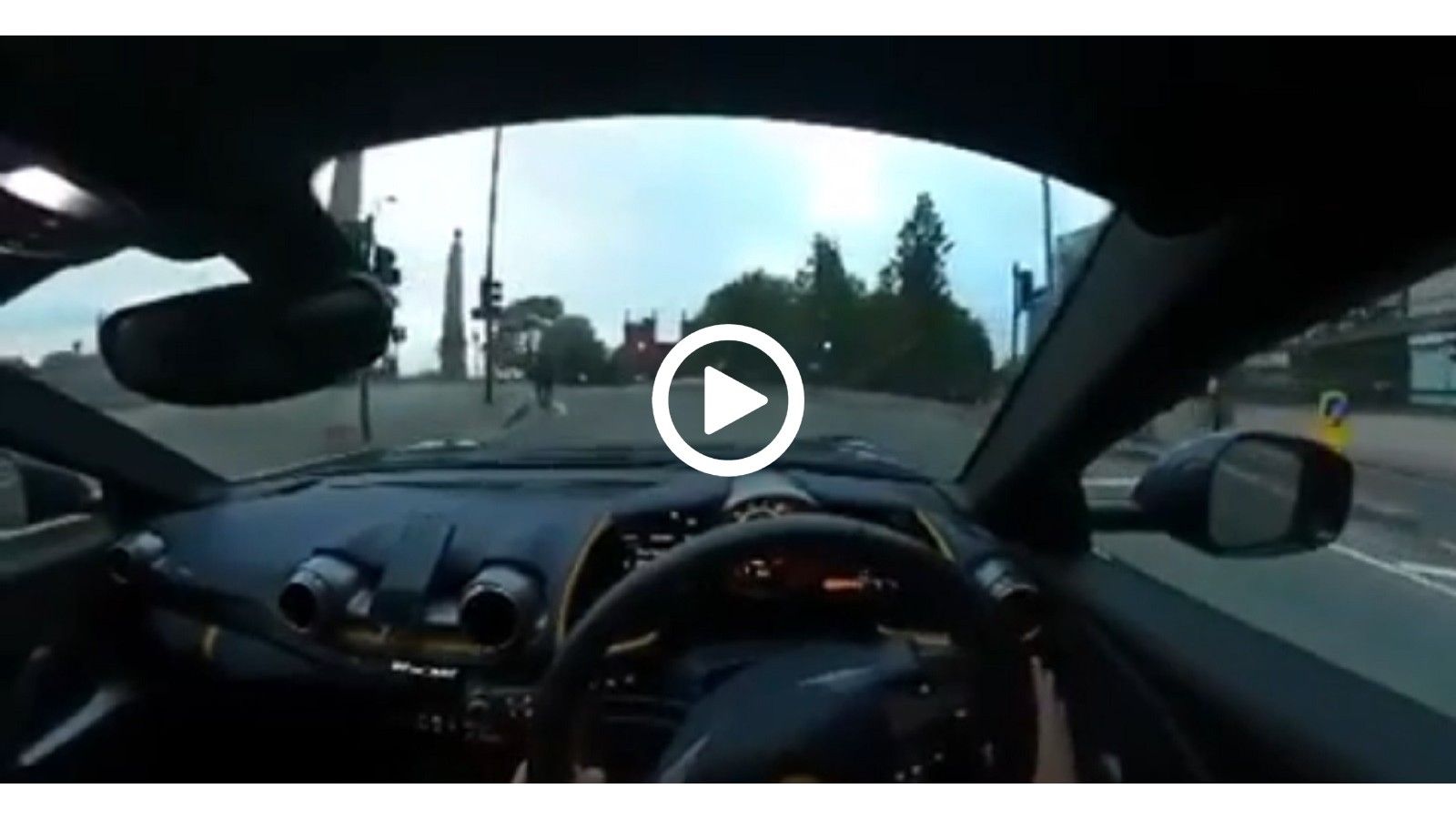 VIDEO: Έβγαλε την καινούρια Ferrari βόλτα