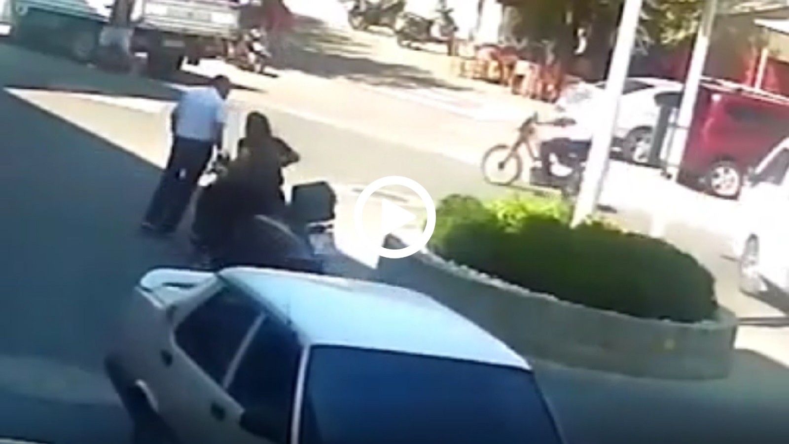 VIDEO: Τον πάτησε, όχι μια, αλλά δύο φορές!