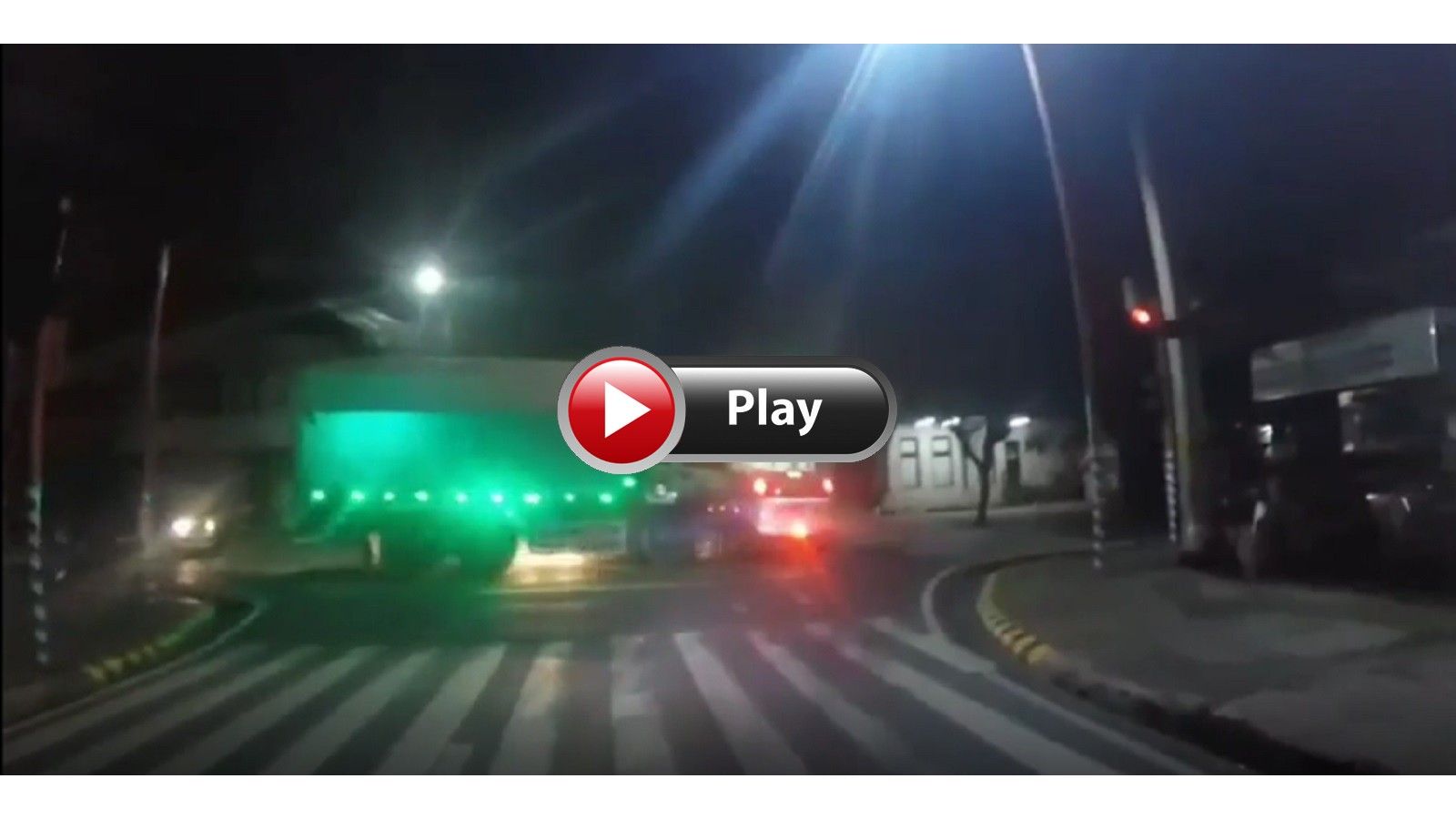 VIDEO: Πέρασε με κόκκινο και κάρφωσε το μίνιβαν