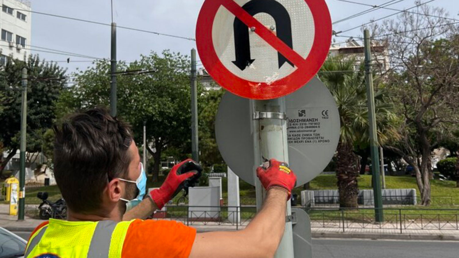 Αθήνα: Περιποίηση σε 13.700 πινακίδες από την Π. Αττικής