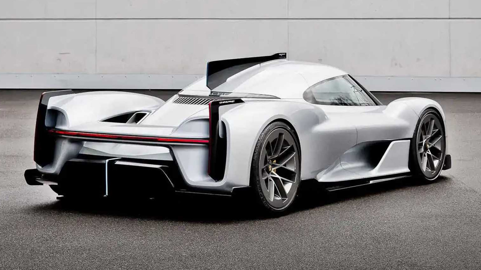 Νέο hypercar που θα φοράει τις δικές της μπαταρίες φτιάχνει η Porsche