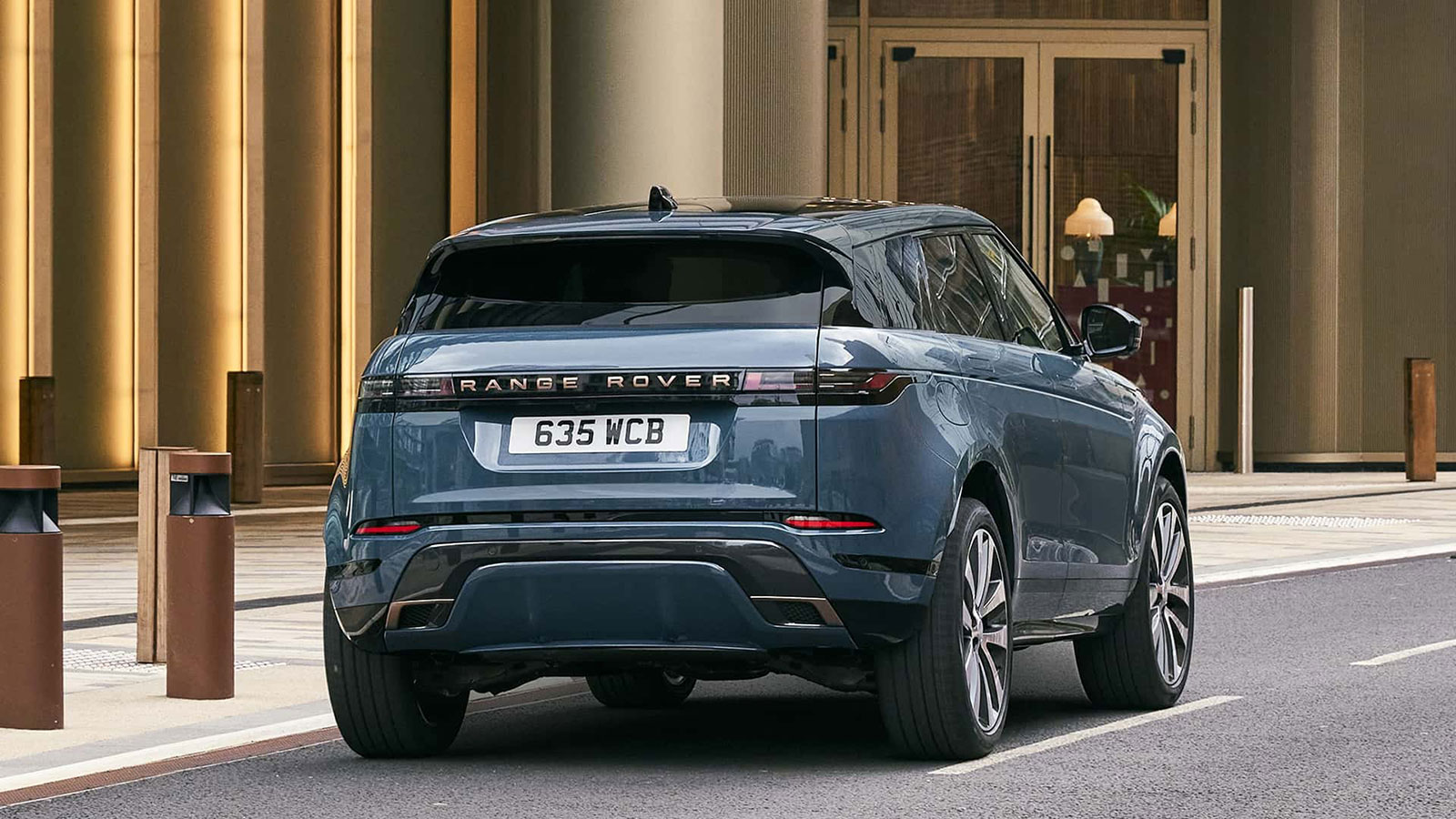 Φρεσκάρισμα και νέα καμπύλη οθόνη για το Range Rover Evoque