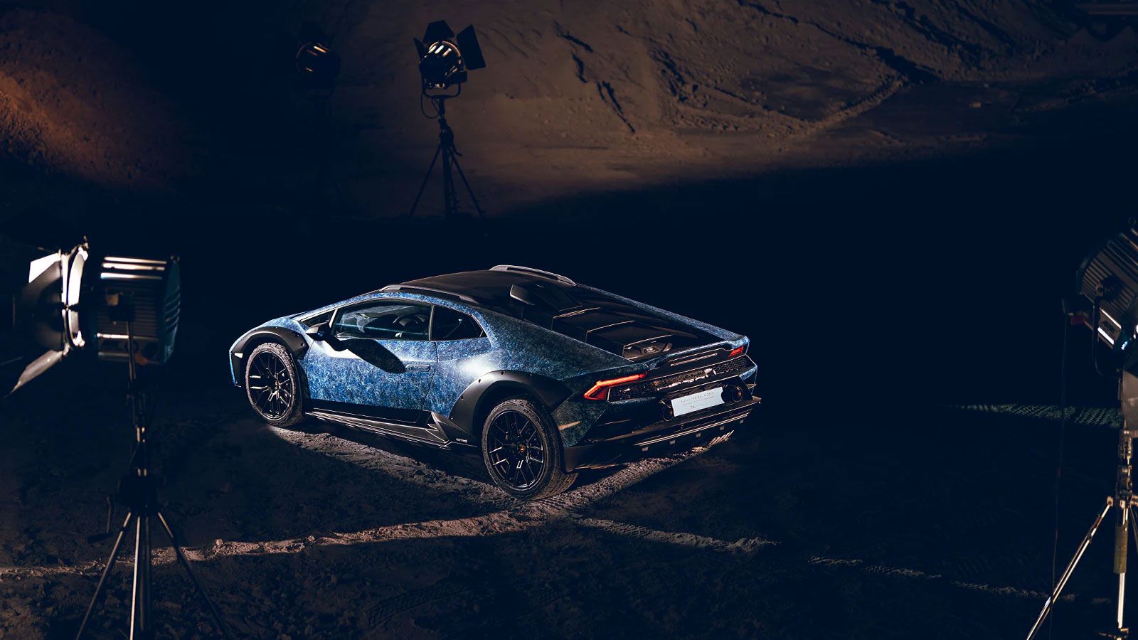 Το πίσω μέρος της Opera Unica.