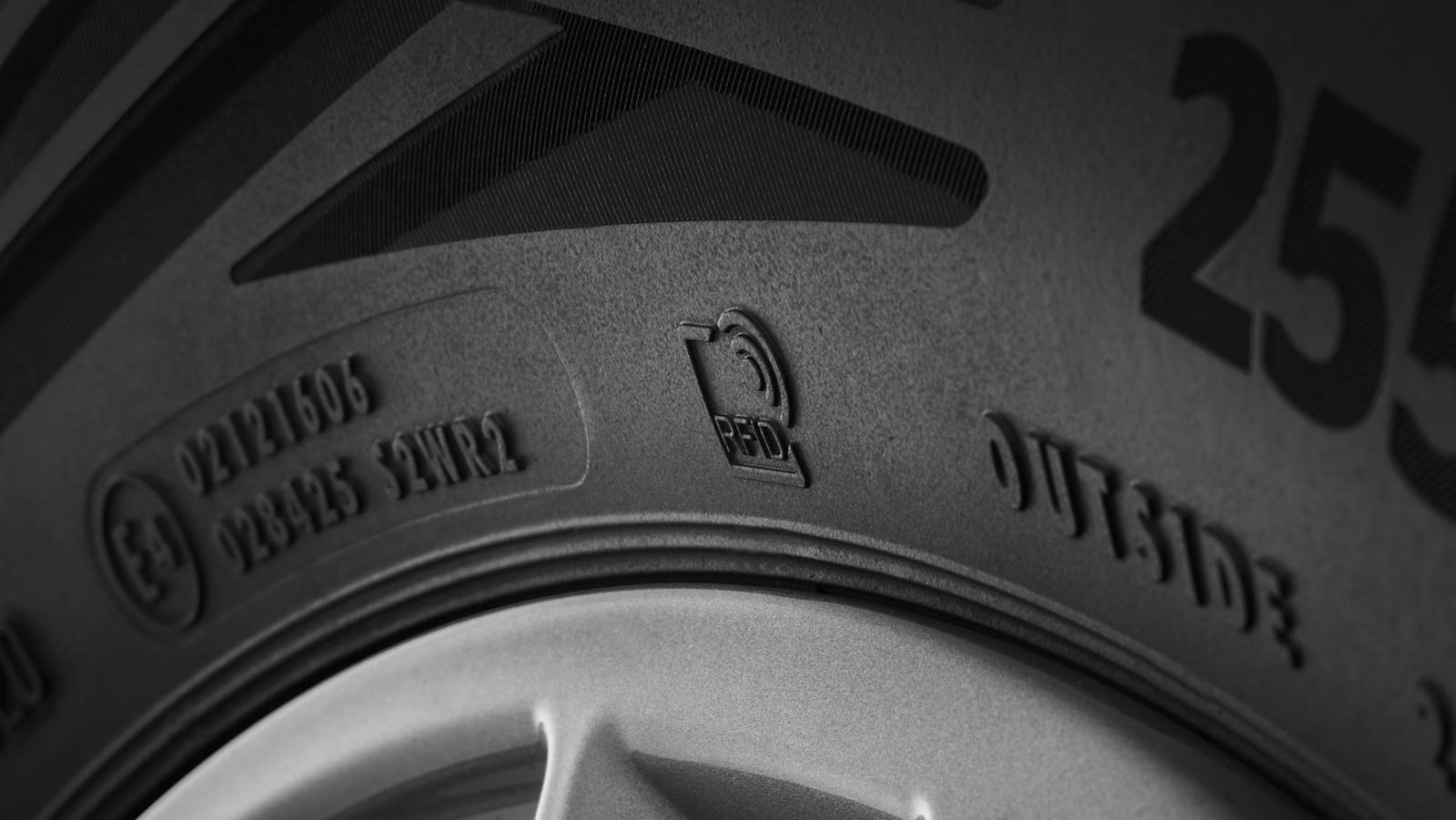 Από τα RFID chips δίνονται στον οδηγό συγκεκριμένες πληροφορίες για την τρέχουσα κατάσταση του ελαστικού (π.χ. το ποσοστό φθοράς του) μέσω τεχνολογίας