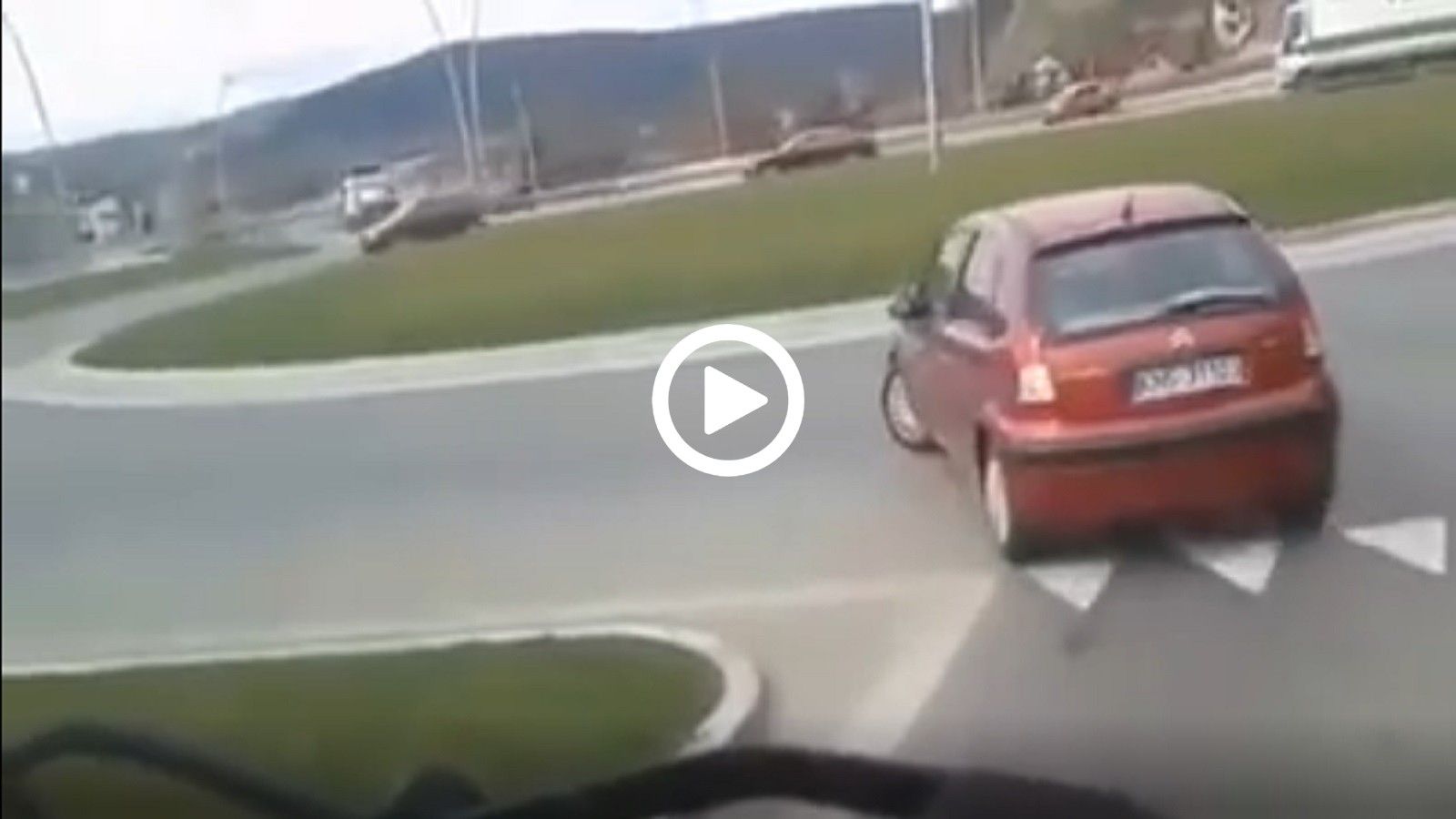 VIDEO: Αριστερά σε κυκλική έχουμε δει;