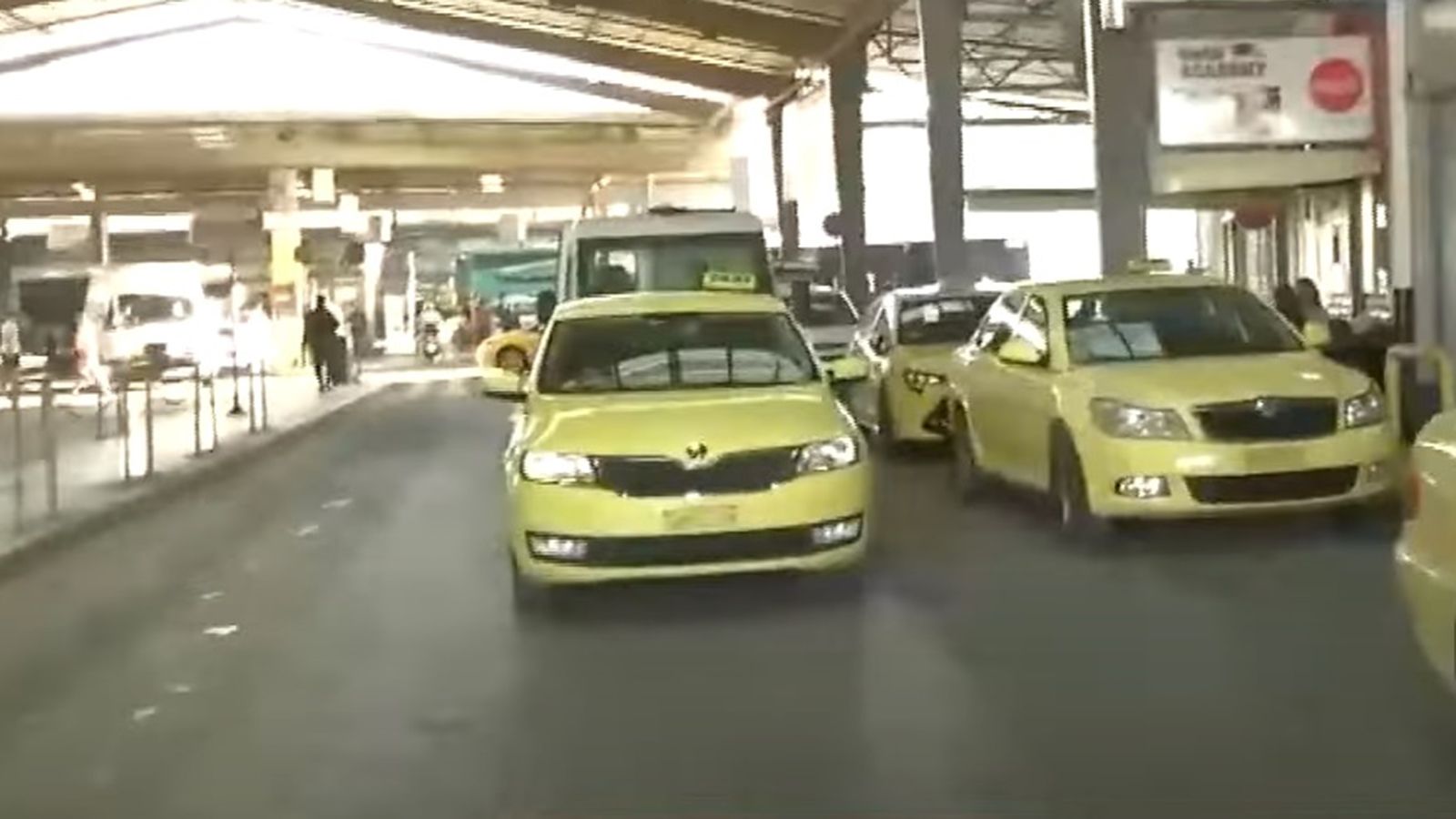 Κατάληψη της πιάτσας ταξί στα ΚΤΕΛ Κηφισού: Καταγγελίες για επιθέσεις και ξύλο 