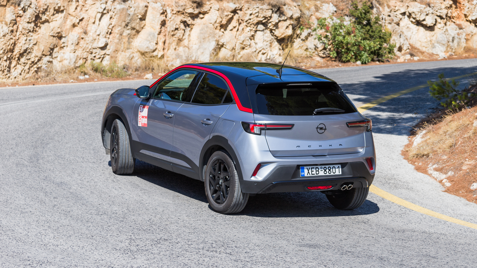 Αρκετά fun to drive αίσθηση πήραμε με το Opel Mokka, το οποίο έχει ευχάριστο χαρακτήρα με ανάλαφρο πάτημα στο δρόμο και σιγουριά στις απότομες αλλαγές