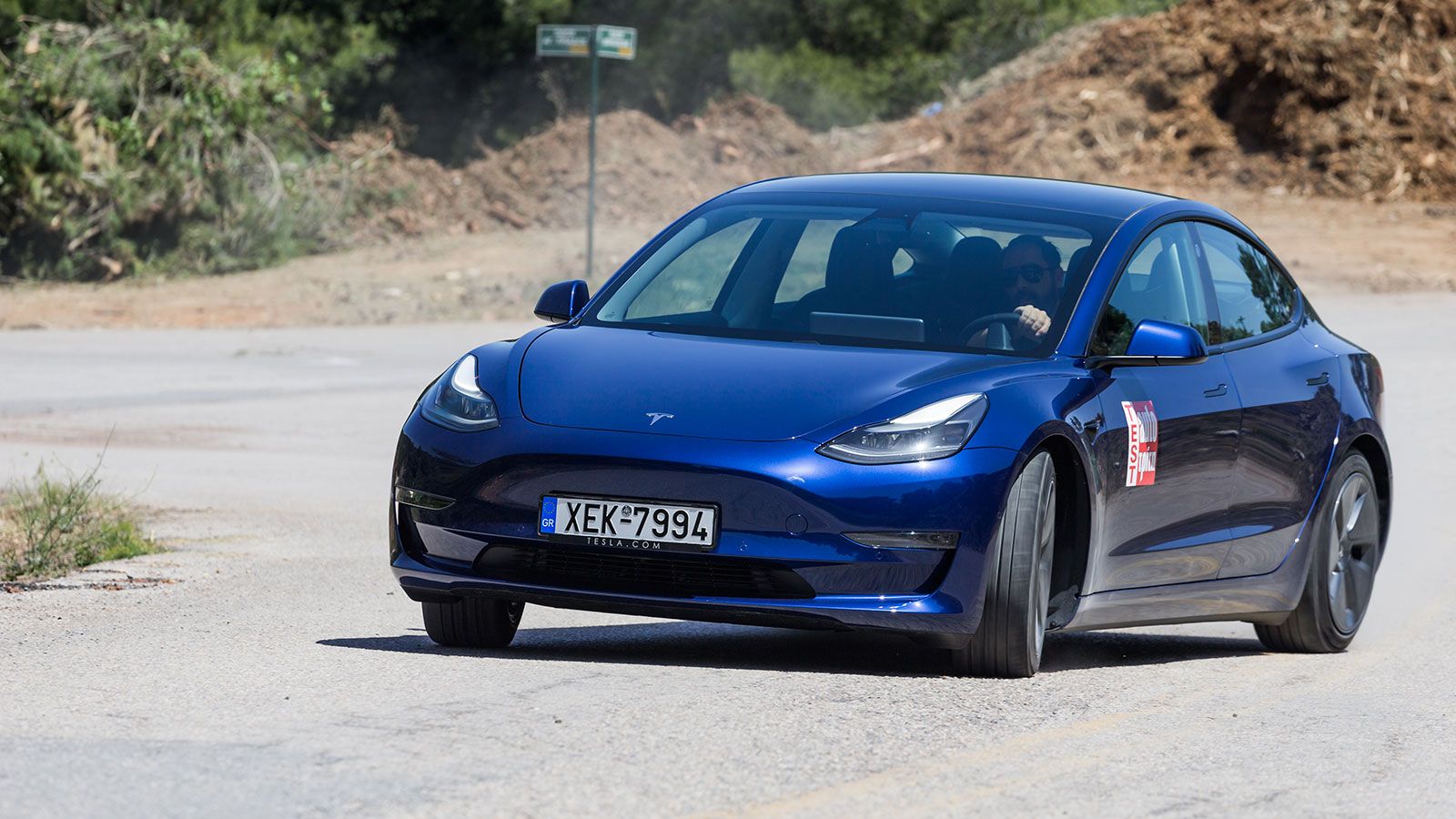 Τα ηλεκτρονικά στις καθημερινές μετακινήσεις και υπό κανονικές συνθήκες παντού, εξασφαλίζουν πως όλη η ισχύς του Model 3 ανεξάρτητα με τον τρόπο που α