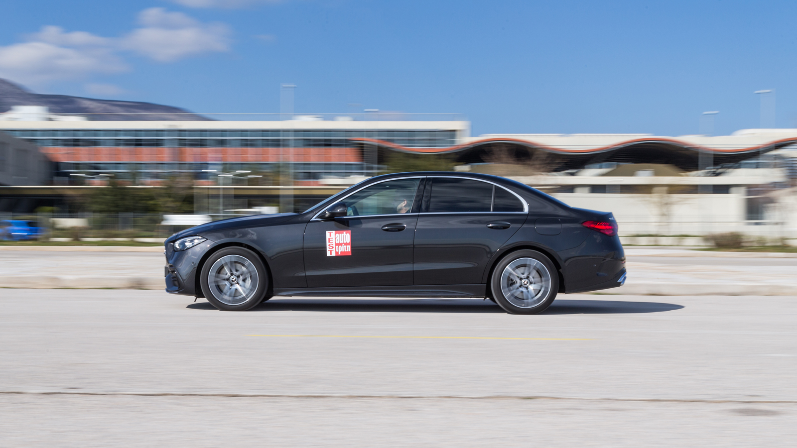 Τα 2,9 δλ. για το 30-80 και 3,8 για το 80-120 είναι ενδεικτικά της δύναμης της PHEV C 300e της οποίας η τελική ταχύτητα αμιγώς ηλεκτρικά είναι στα 140