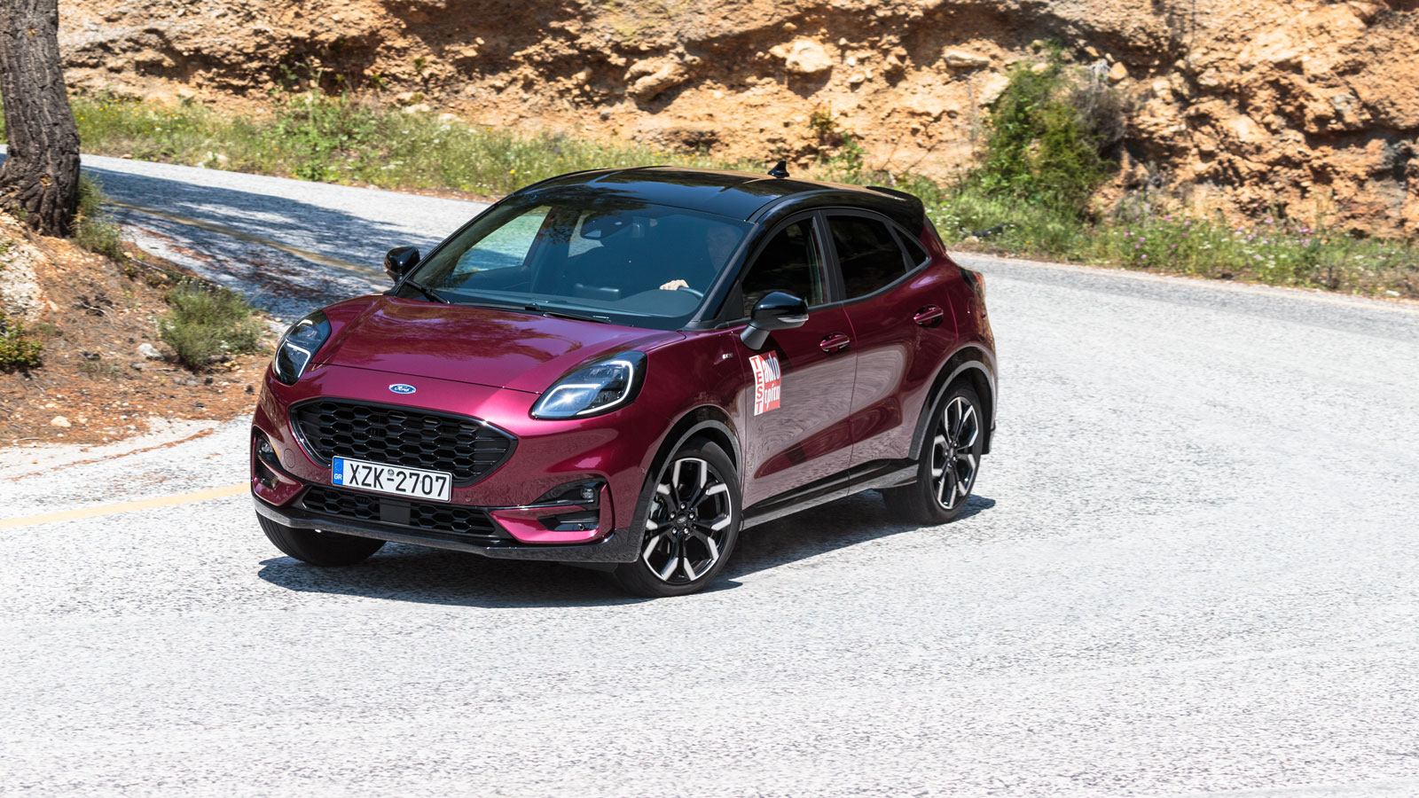 Στο χειροκίνητο Ford Puma της έκδοσης Vivid Ruby έχεις πιο γνήσιο fun to drive, καλύτερη οδηγική αίσθηση και κατανάλωση που ξεπερνά ελάχιστα τα 7 λτ./