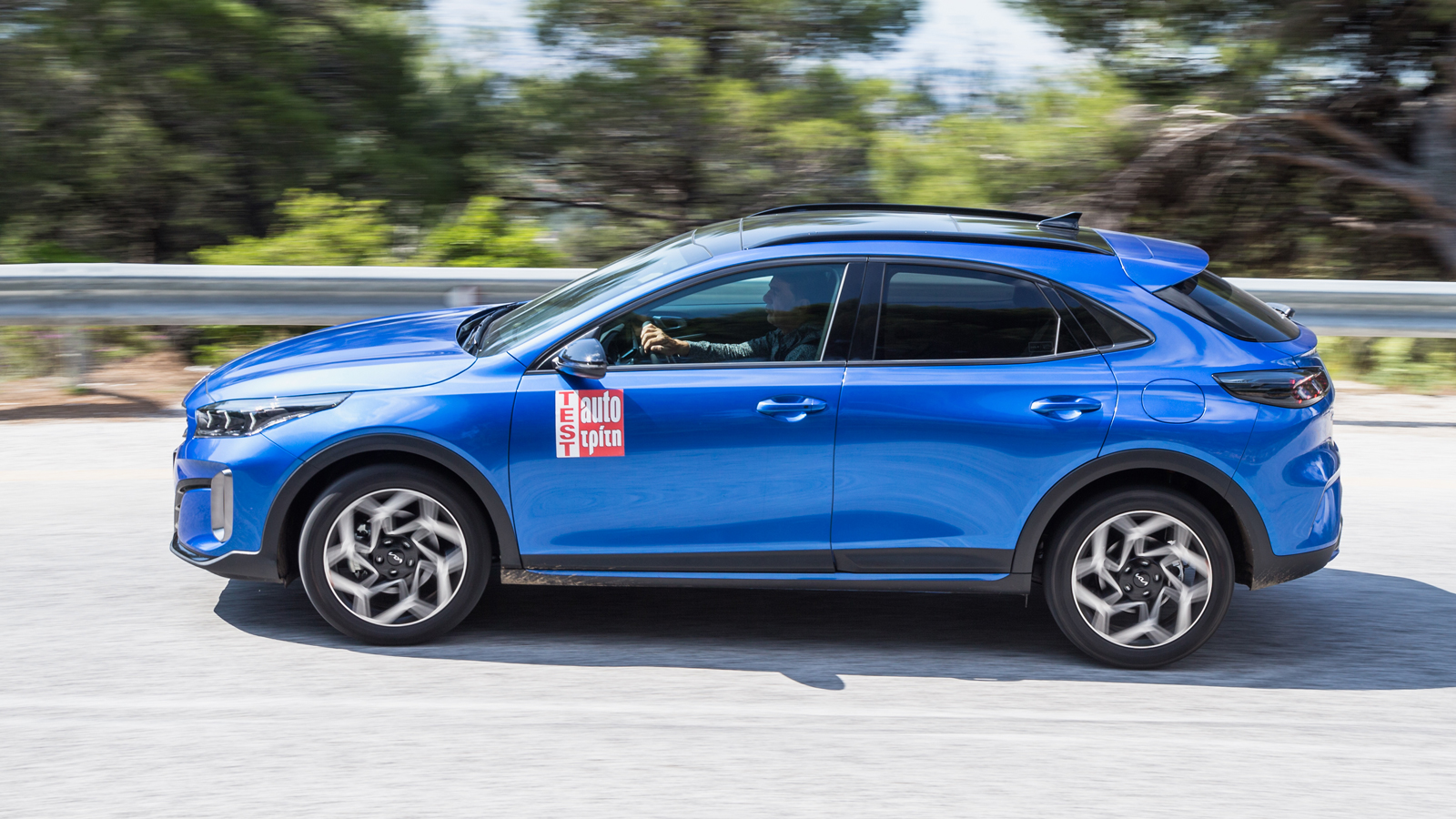 Στο XCeed, ο turbo 4κύλινδρος κινητήρας βενζίνης των 1,5 λίτρων με τους 160 ίππους και τα 253 Νm ροπής διαθέτει συνεχή μεταβλητό χρονισμό βαλβίδων και