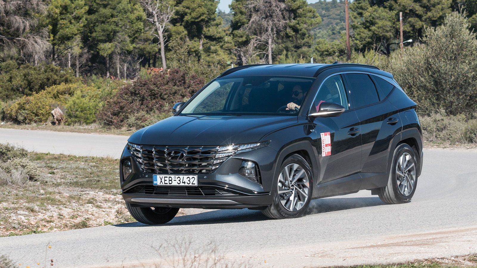 Κύριο χαρακτηριστικό του Tucson είναι η εμπρόσθια μάσκα και τα LED φωτιστικά σώματα που ενσωματώνει σε αυτή ως ένα ενιαίο σύνολο.